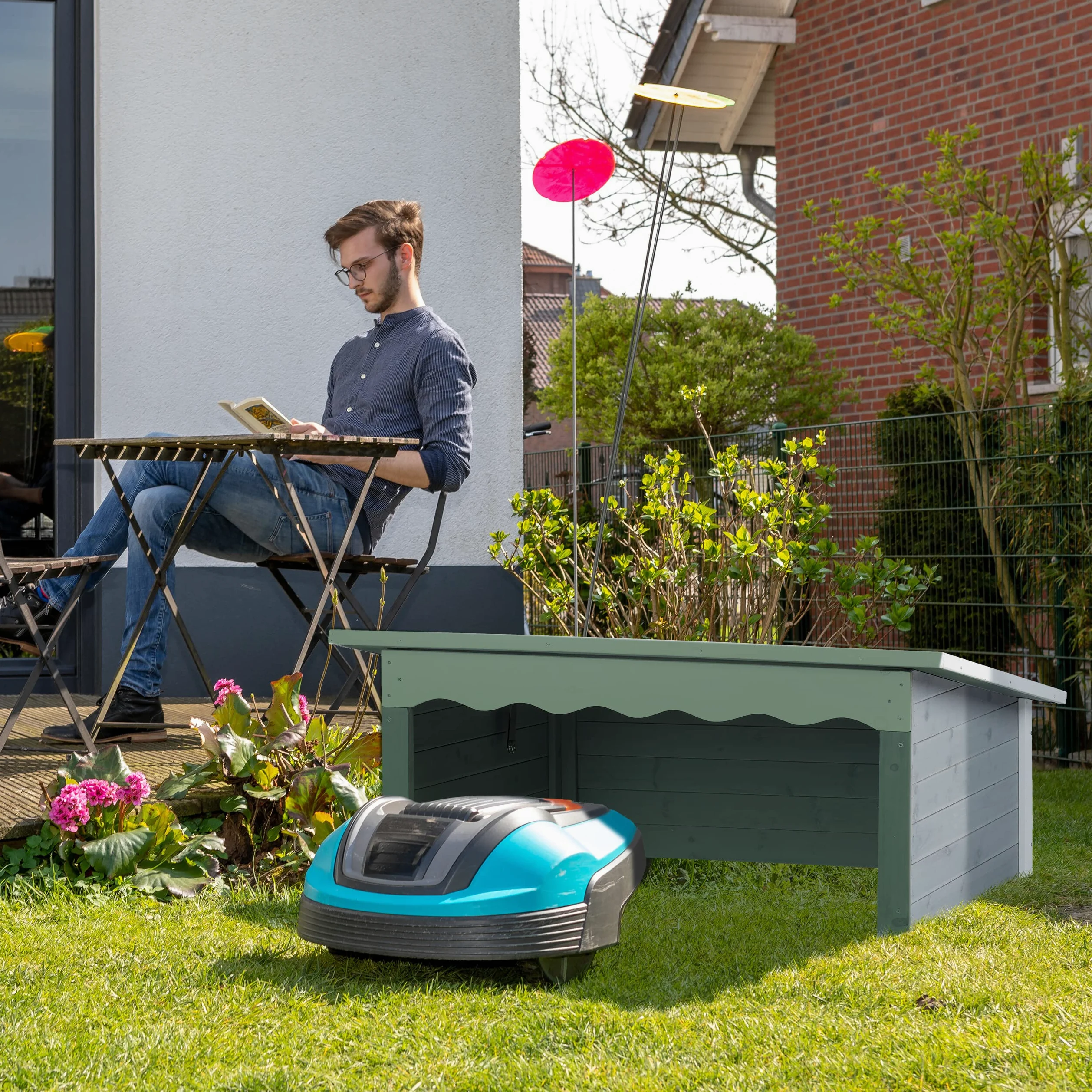 Relaxdays Garage à Robot Tondeuse, Bois, Toit résistant aux intempéries, Jardin, ouvrable, HLP : 46x108x82 cm, Gris