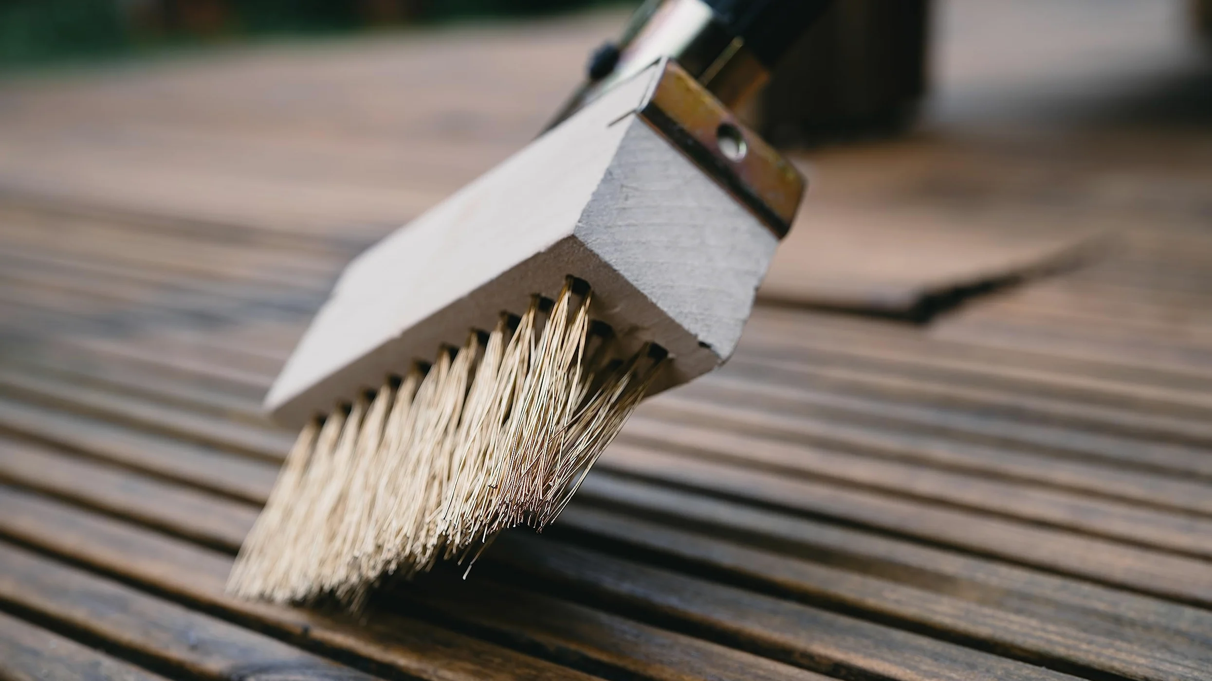 Brosse à désherber pour patios, Ramasse Herbe avec poignée pour nettoyer les mauvaises herbes et l'accumulation de mousse avec poils coudés