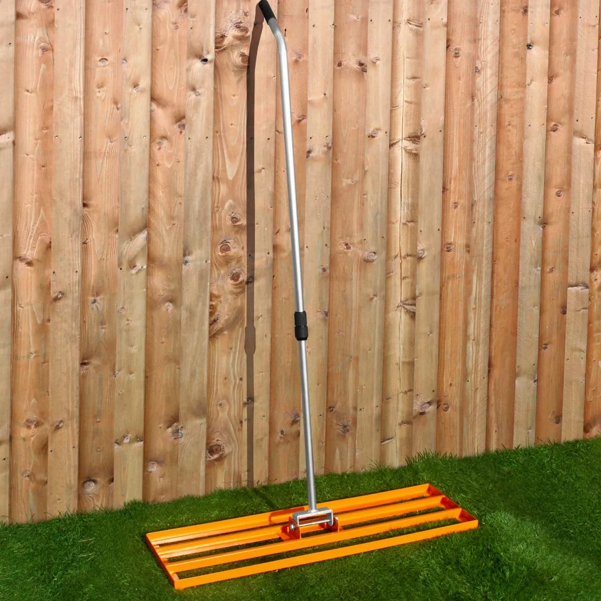Râteau de Nivellement de Pelouse en Acier inoxydable Orange 100 cm Largeur -Parfait pour Mettre à plat : Cour de golf,terrains de Sports Jardin,Aménagement Extérieur - Manche Extensible Jusqu'à 190cm