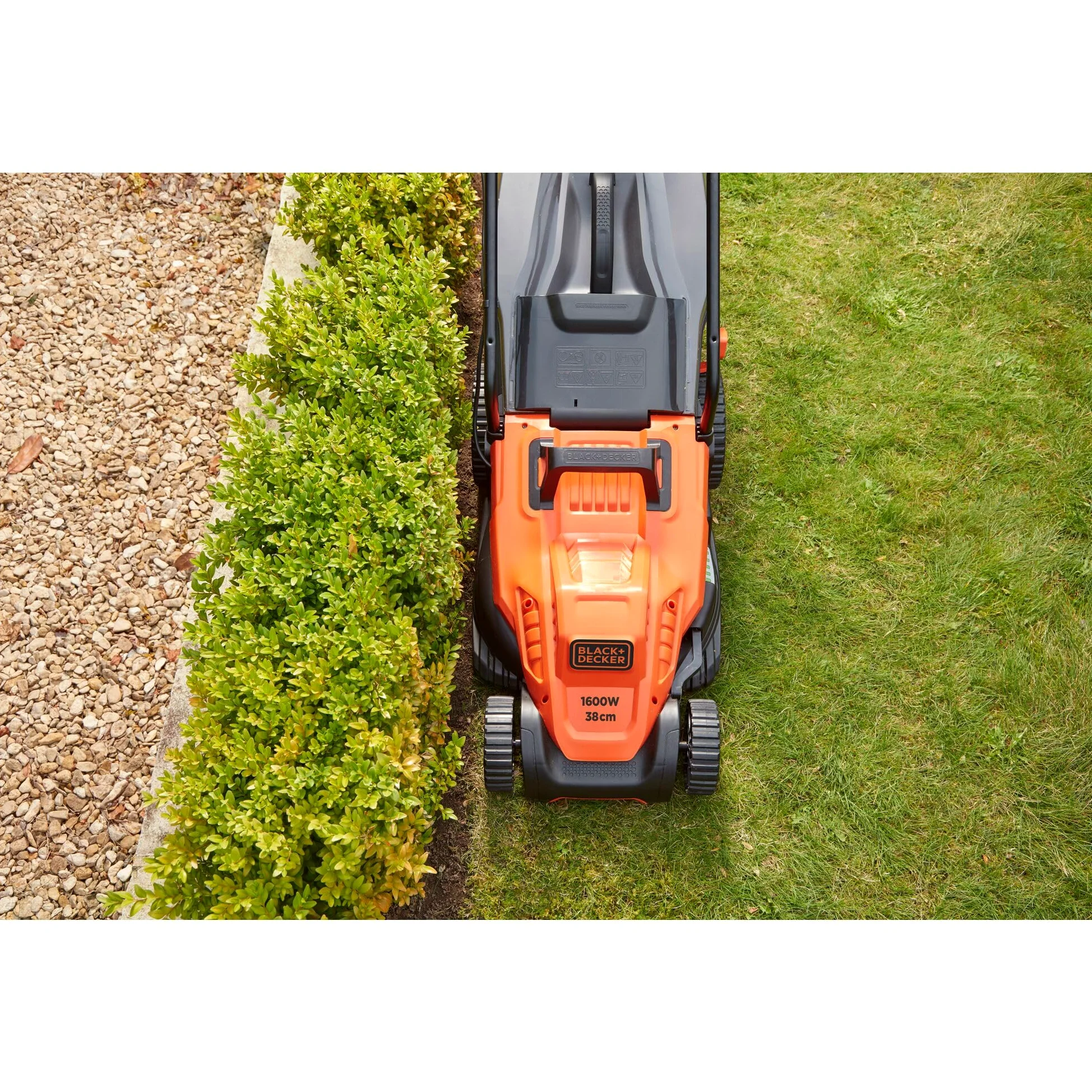 BLACK+DECKER Tondeuse Filaire 1600W, Tondeuse à Gazon Electrique 38 cm, 6 hauteurs réglables 20, 30, 40, 50, 60 et 70 mm, Tondeuse avec Poignée EASYSTEER 3 Positions, BEMW471ES-QS Orange