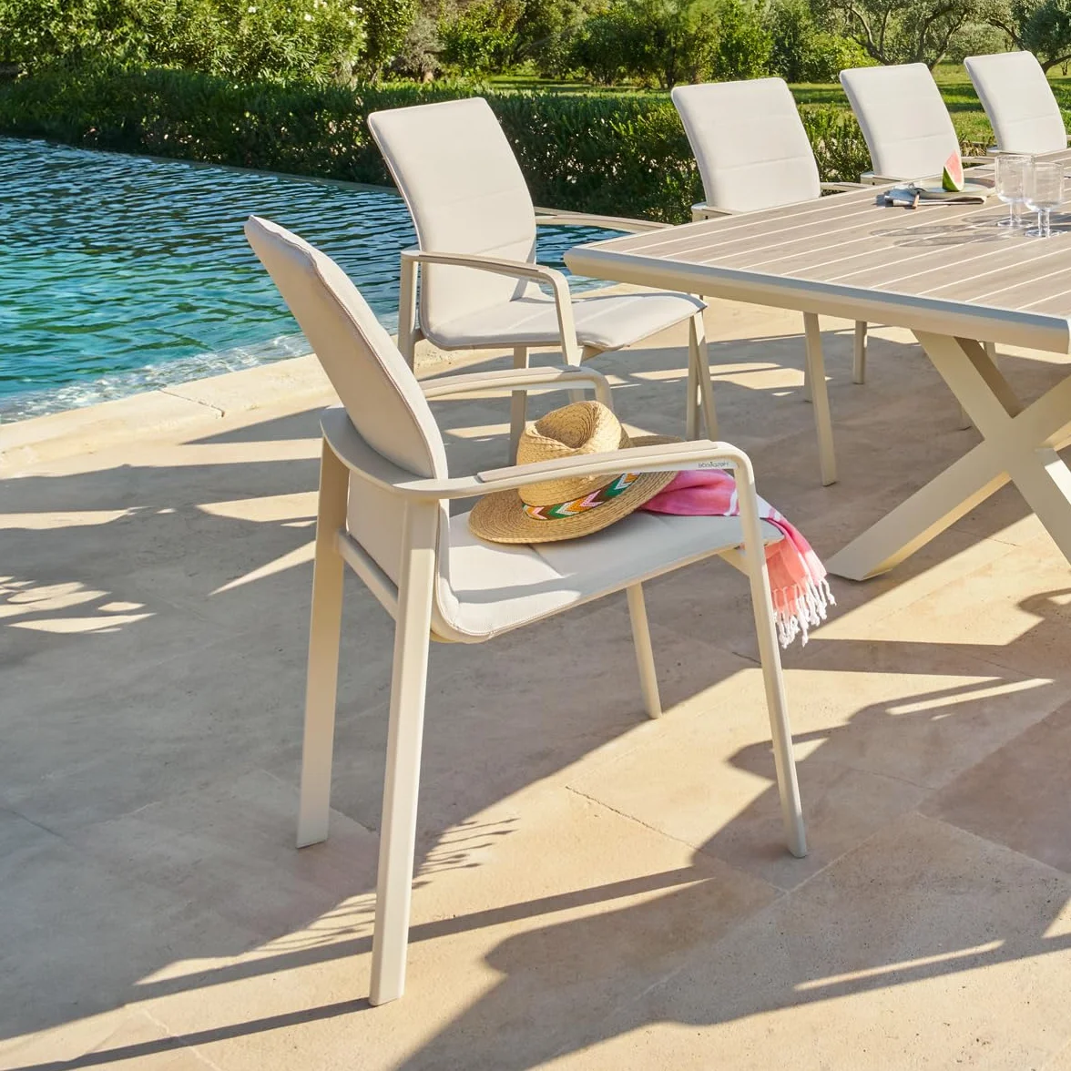 Fauteuil de Jardin Empilable Hespéride Diese Argile et Ivoire Anti-Rouille Tissu Déperlant Séchage Rapide