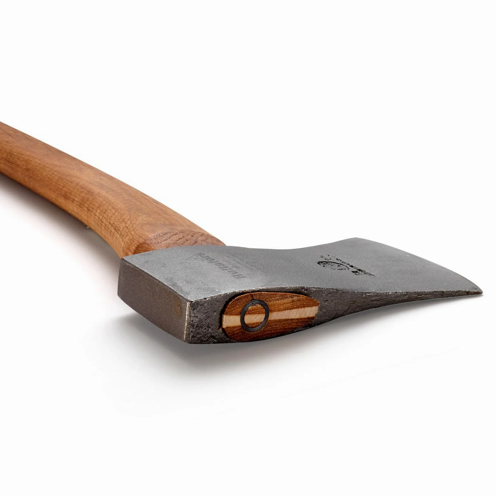 Hache en Bois forgée à la Main HY 10 708mm en Fer forgé I Hultafors I Forgée en Suède I 1620g Hache Premium avec Manche en Bois d'hickory I Affûtable Protection de Lame Incluse I 840144