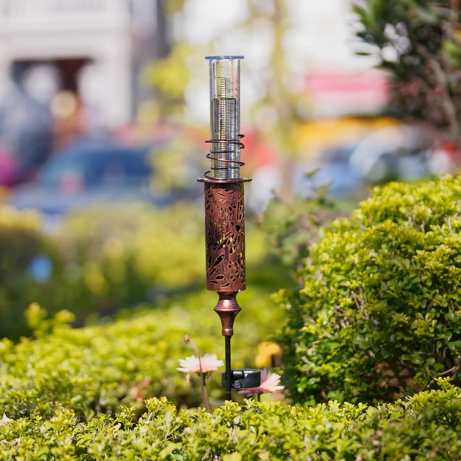 Pluviomètre d'extérieur solaire pour cour, jauge de pluie anti-gel avec tube en plastique de 17,8 cm, piquet décoratif de jardin en cuivre avec lumière LED