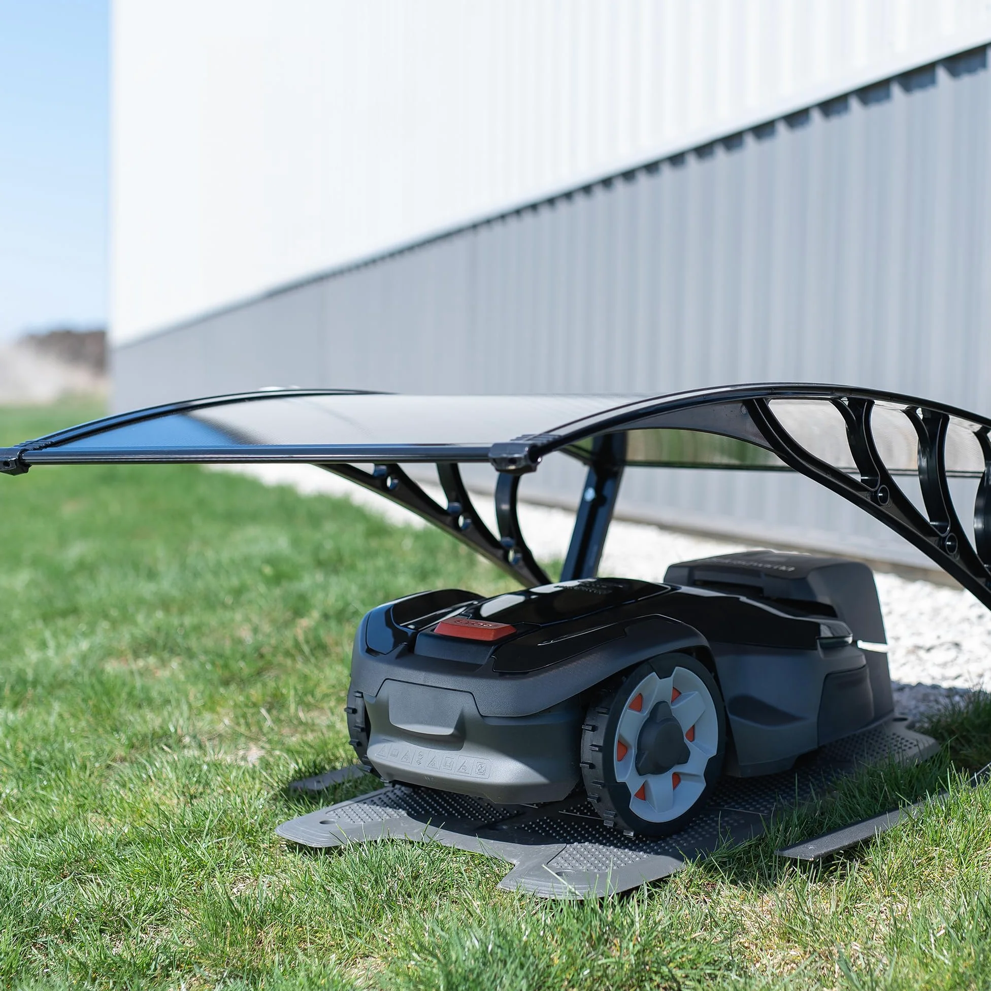 Life Finds LF-RLS1 Bâche d'ombrage d'extérieur conçue pour les tondeuses à gazon robotiques, toit de garage portable pour tondeuses à gazon, auvent en polycarbonate résistant aux intempéries, noir