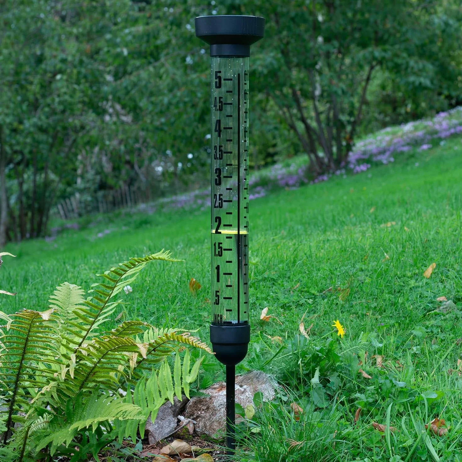 CKB LTD Pluviomètre avec Piquet pour Extérieur - Mesure Extra Large de la Pluie avec Double Échelle et Piquet au Sol pour Pelouses, Jardins, Fermes et Terrains de Golf 100 cm de Haut