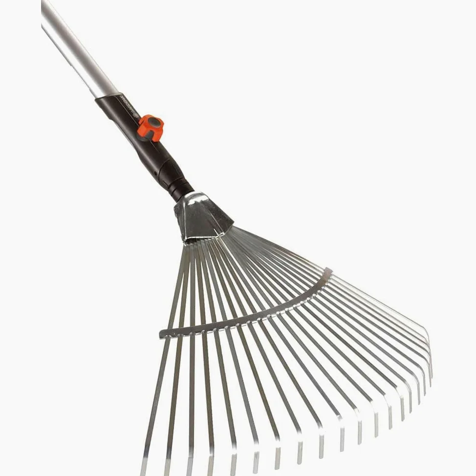 Gardena combisystem balais : Volume des dents d'acier à ressort galvanisées de haute qualité, poignée en bois en bois certifié FSC® 100pour cent , largeur de travail 50 cm (3022-20)