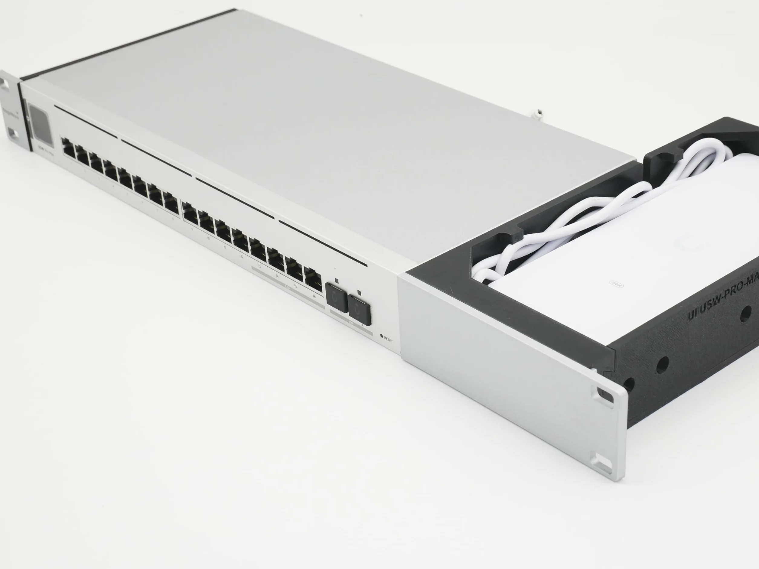 Ubiquiti Rack Mount USW-PRO-MAX-16 19inch 1U Injection Molded Front Panel Silvergrey