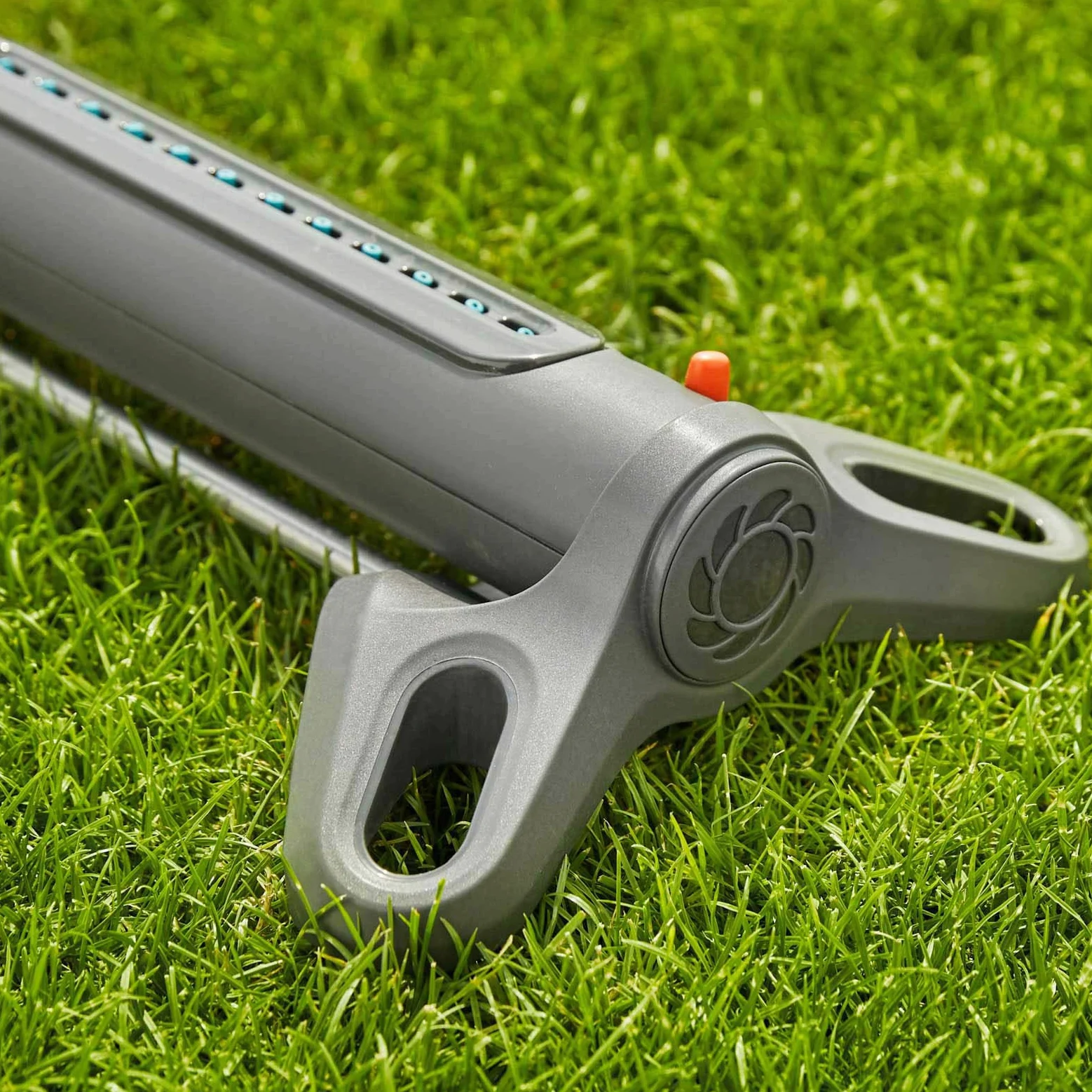 Gardena 18710-34 - Set aspersor Oscilante Aquazoom S Adaptable a jardines de 9 a 150M2