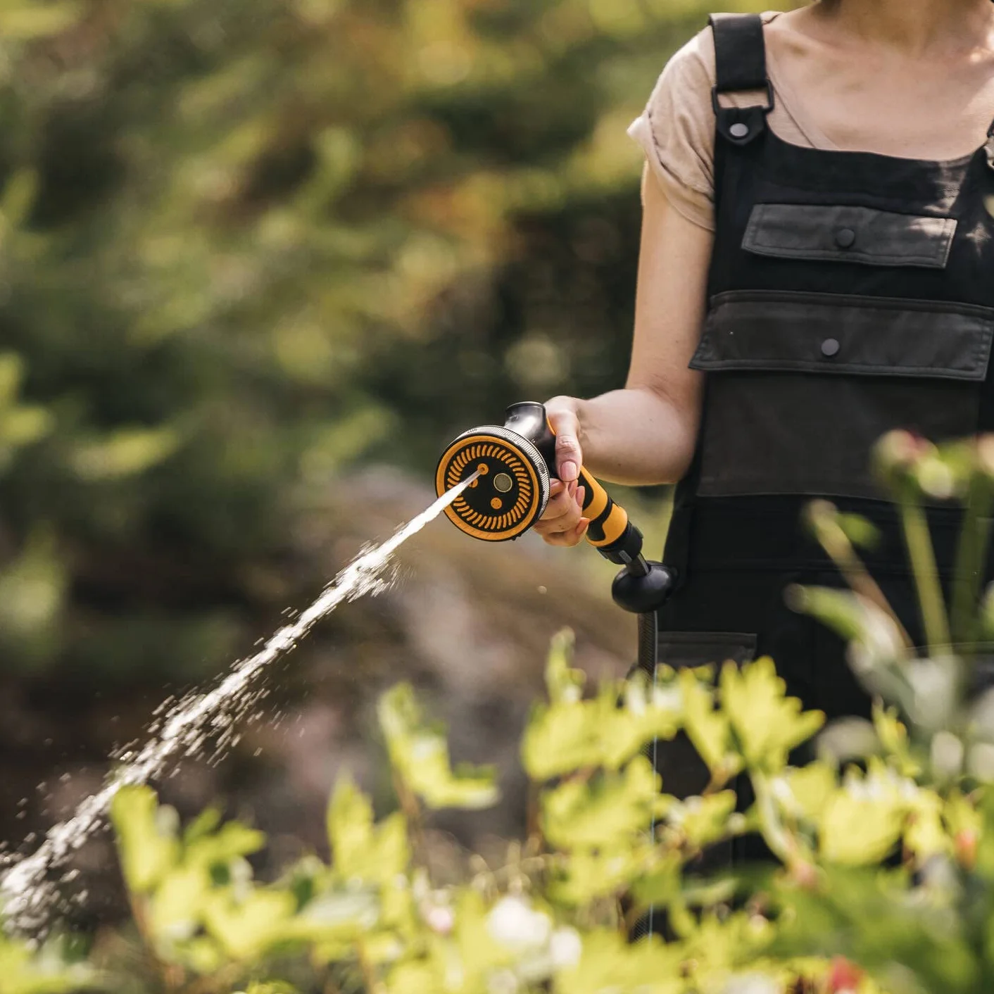 Fiskars Pistolet Pulvérisateur Multi, 5 Jets, Débit réglable en continu | Avec Contrôle Gâchette à l'Avant et verrouillage marche/arrêt, SoftGrip, Taille universelle, noir/orange, 1065482