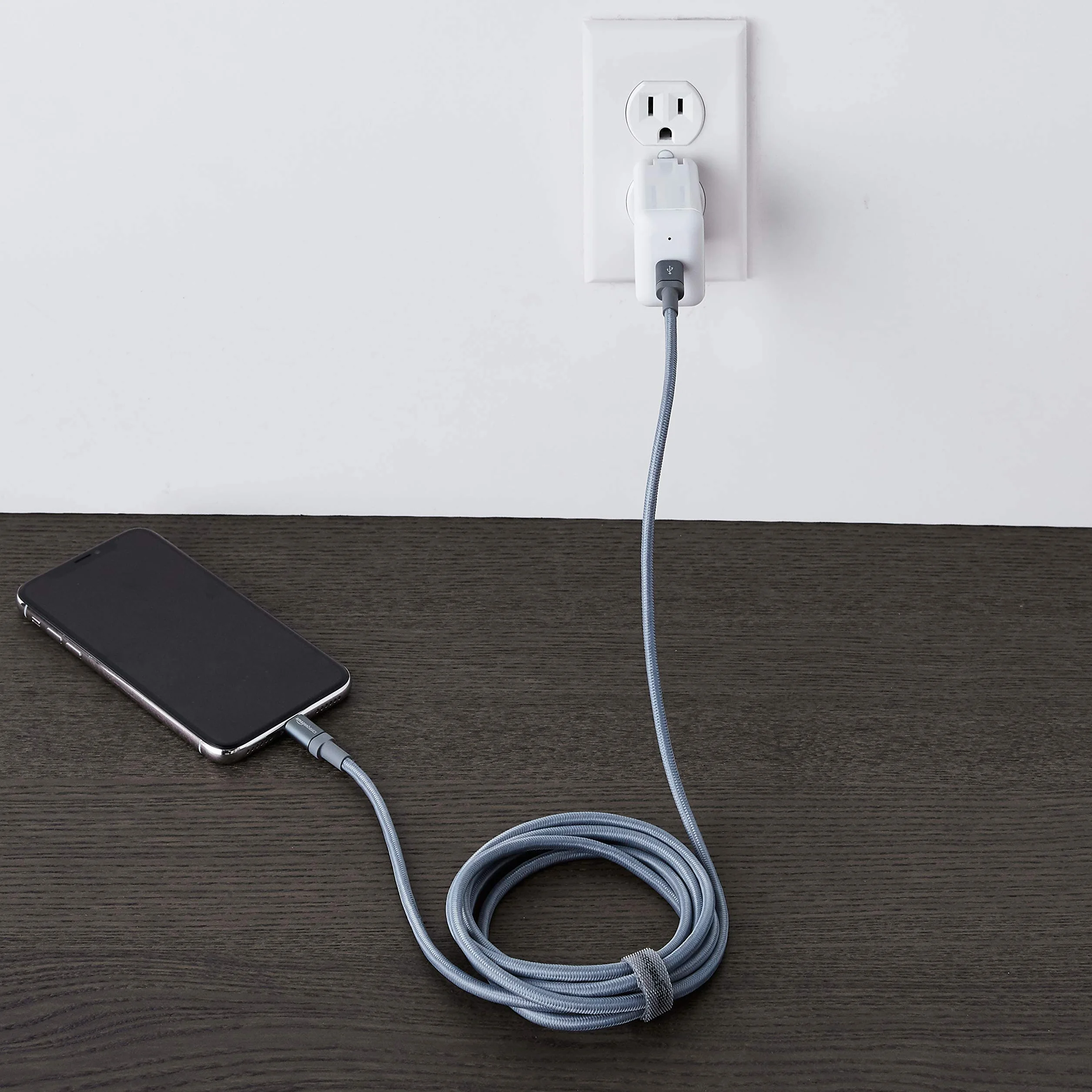 Amazon Basics Câble USB-C vers Lightning en nylon tressé MFi 1.8 m gris foncé pour iPhone 13/12/11/X/XS/XR/8