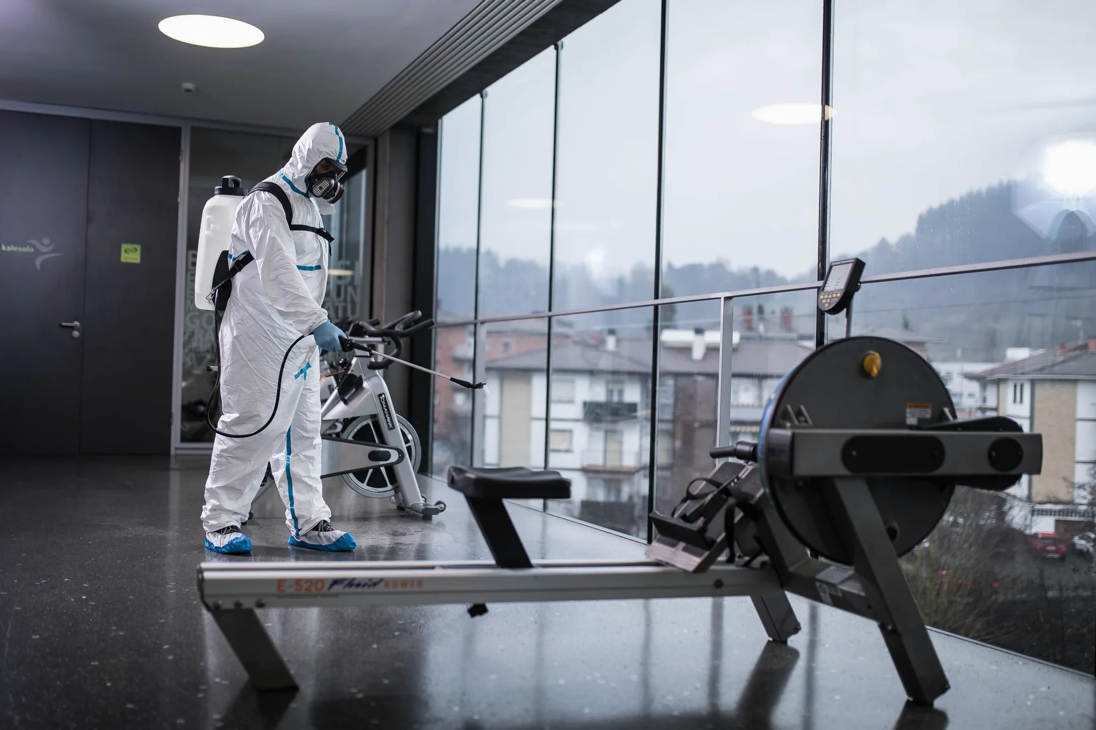 Pulvérisateur électrique Professionnel IK e 15 BS - Capacité 15L - Sac à Dos avec Batterie lithium18V - Idéal pour la Lutte Contre Les parasites, Le Nettoyage et la désinfection - Fabriqué en Espagne