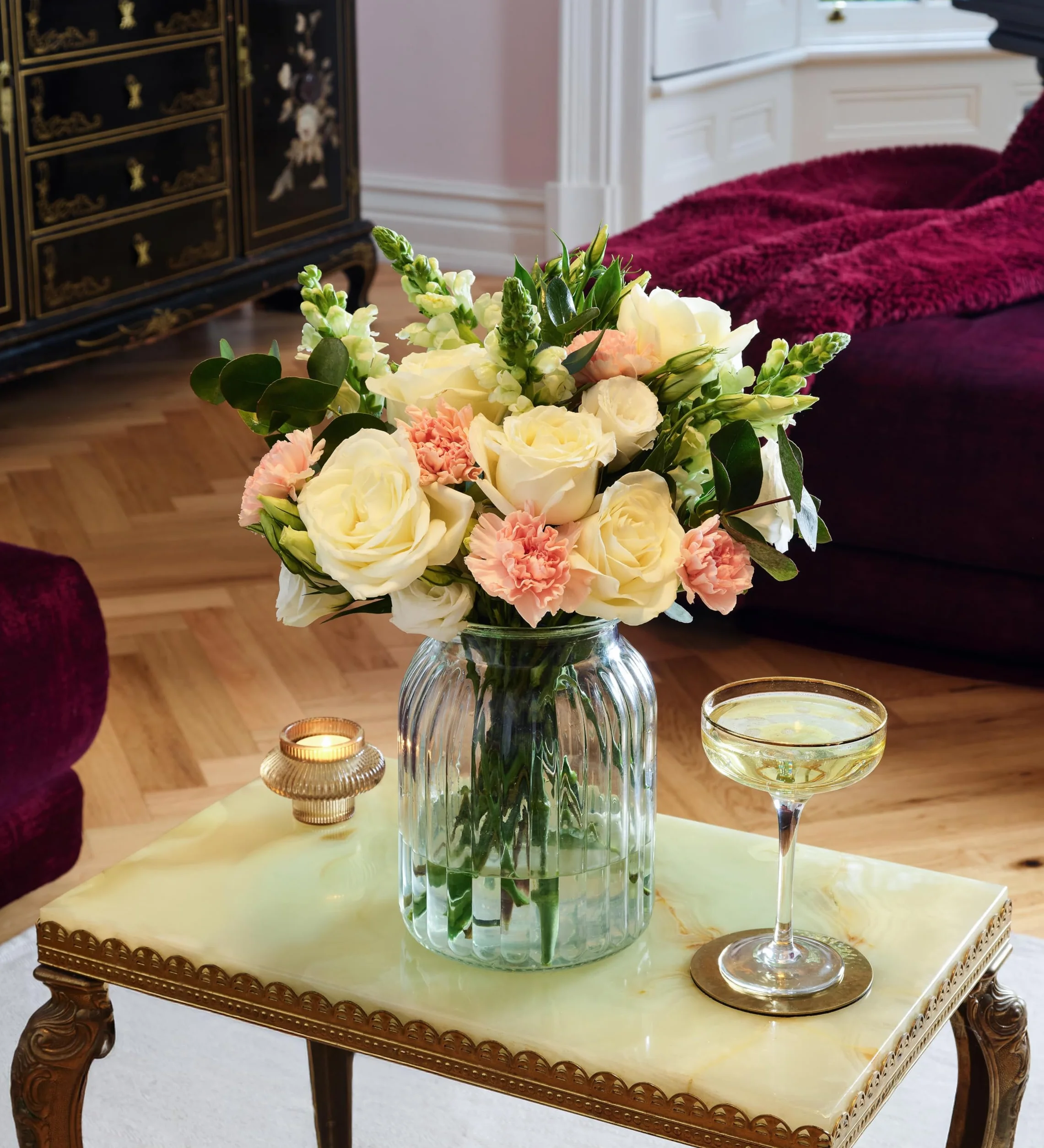 Ivory Harmony Arrangement de fleurs fraîches livré à la main Cadeau élégant livraison le jour suivant Idéal anniversaire condoléances moyen
