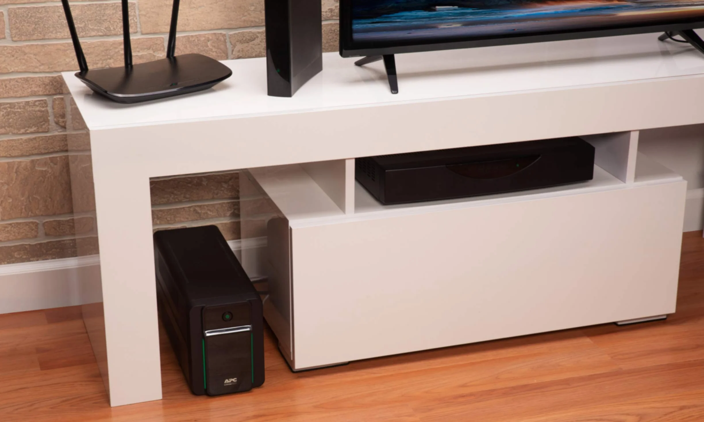 APC Back UPS 750VA BX750MI-FR Onduleur avec AVR Protection Contre Les Surtensions Noir