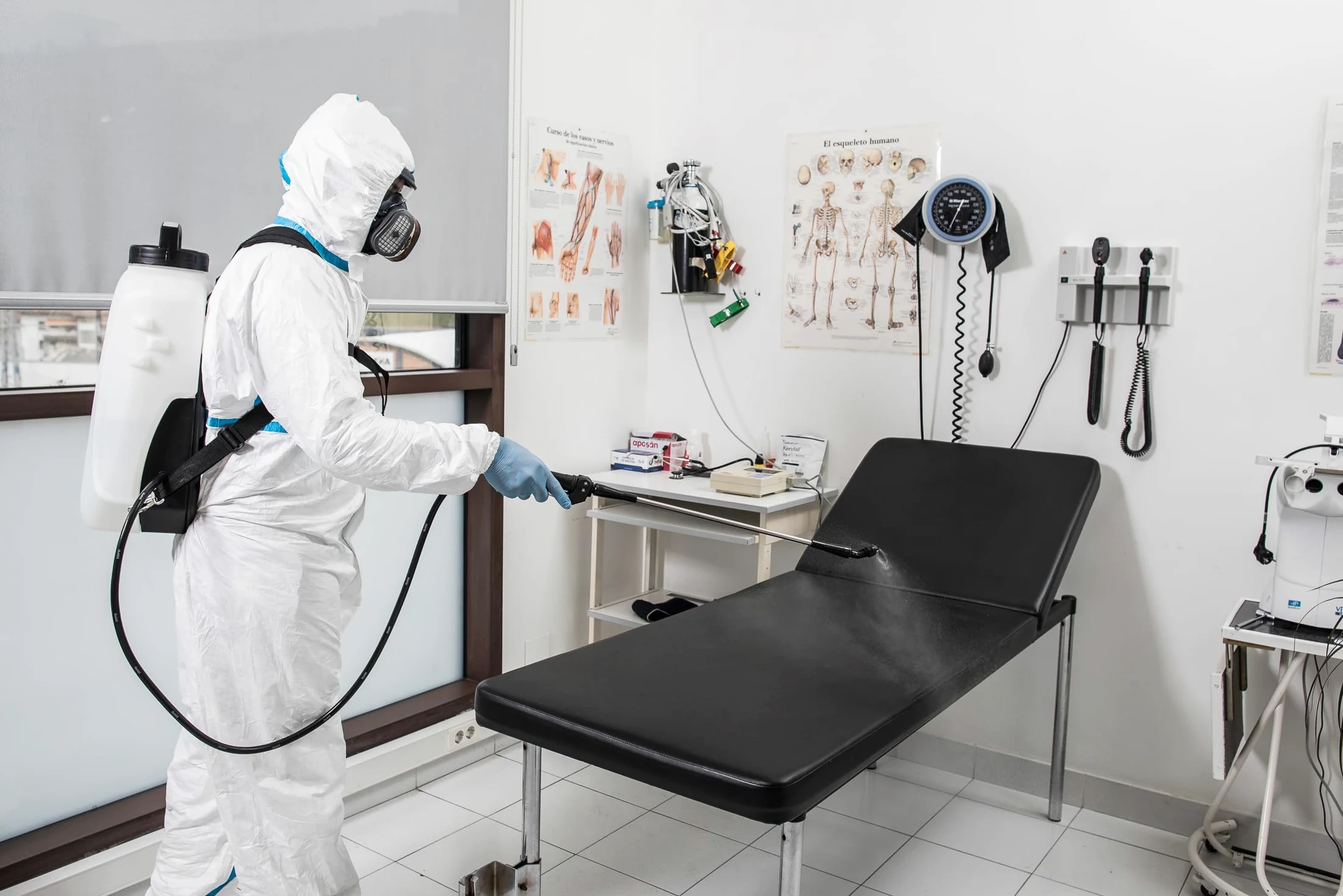 Pulvérisateur électrique Professionnel IK e 15 BS - Capacité 15L - Sac à Dos avec Batterie lithium18V - Idéal pour la Lutte Contre Les parasites, Le Nettoyage et la désinfection - Fabriqué en Espagne