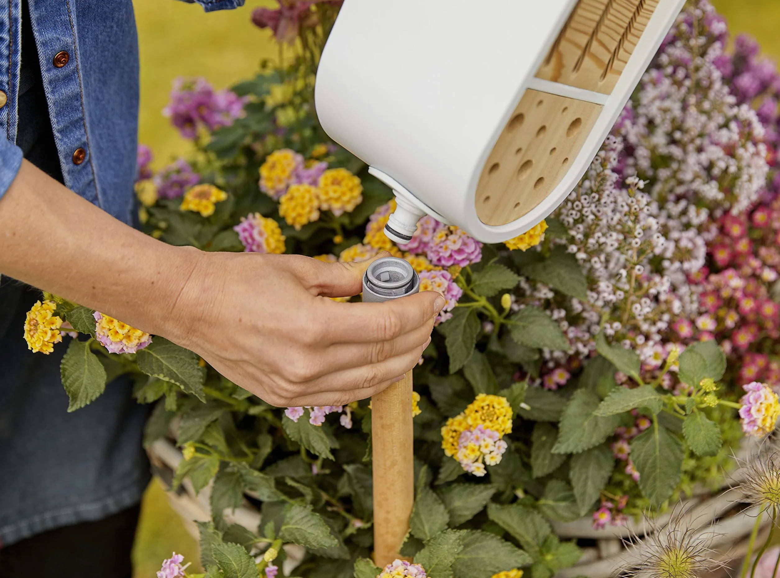 Gardena Hôtel à Insectes Abri de Protection Biodiversité Résistant Intempéries Fixation Sol 11370-20