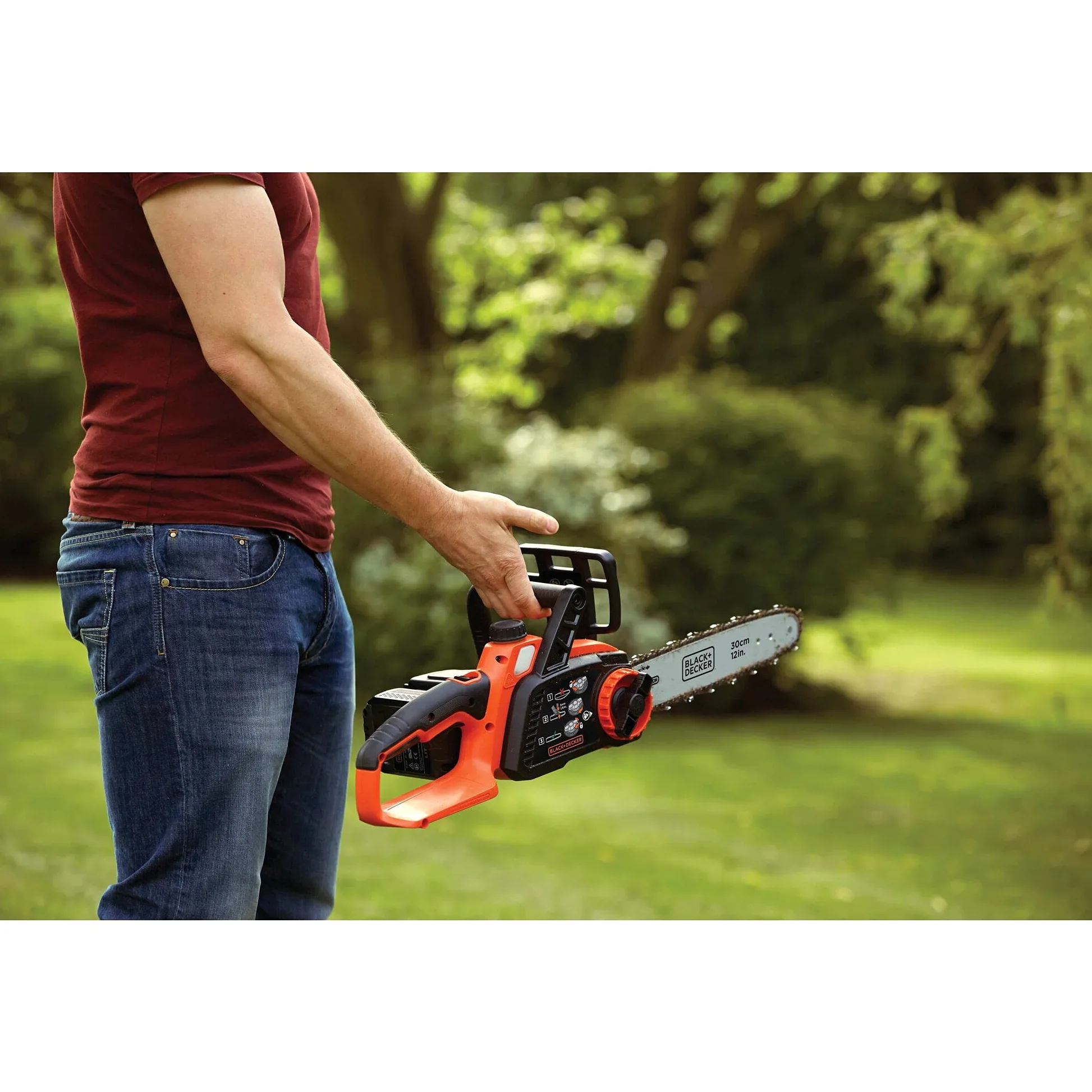 BLACK+DECKER Tronçonneuse Sans Fil 36 V 30 cm avec Batterie Li-Ion 2 Ah et Chargeur - Scie à Chaîne avec Lubrification Automatique - Tendeur de Chaine Sans Outil GKC3630L20-QW