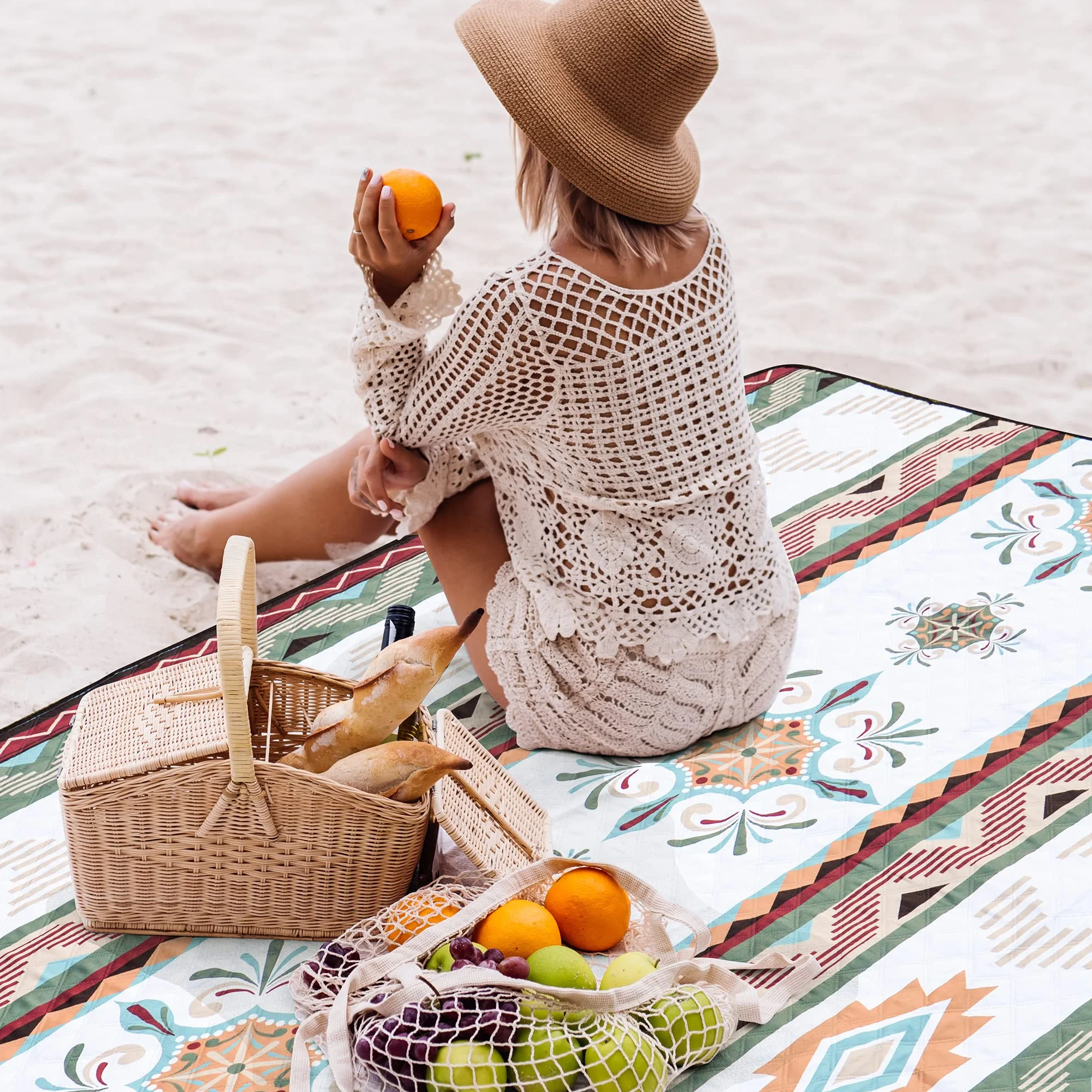 LARUTAN Grande couverture de pique-nique imperméable, 200 x 200 cm, tapis de plage avec poignée de transport, résistant au sable et à la chaleur, pour camping, plage, pique-nique familial, Seattle