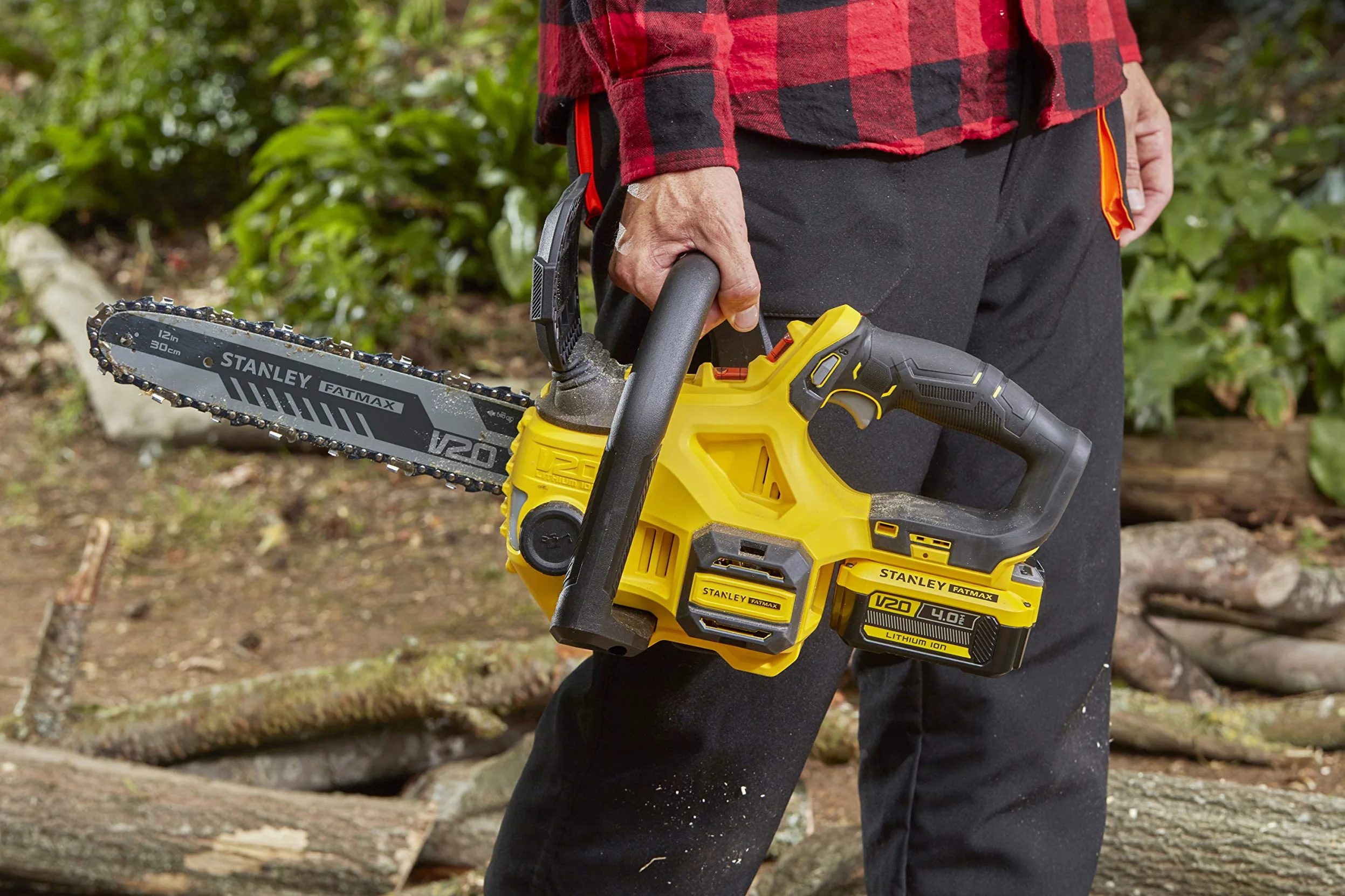 STANLEY FATMAX Tronçonneuse à batterie Lithium, longueur barre et capacité de coupe 30 cm, double poignée 18 V 2.0 Ah, SFMCCS630M1-QW