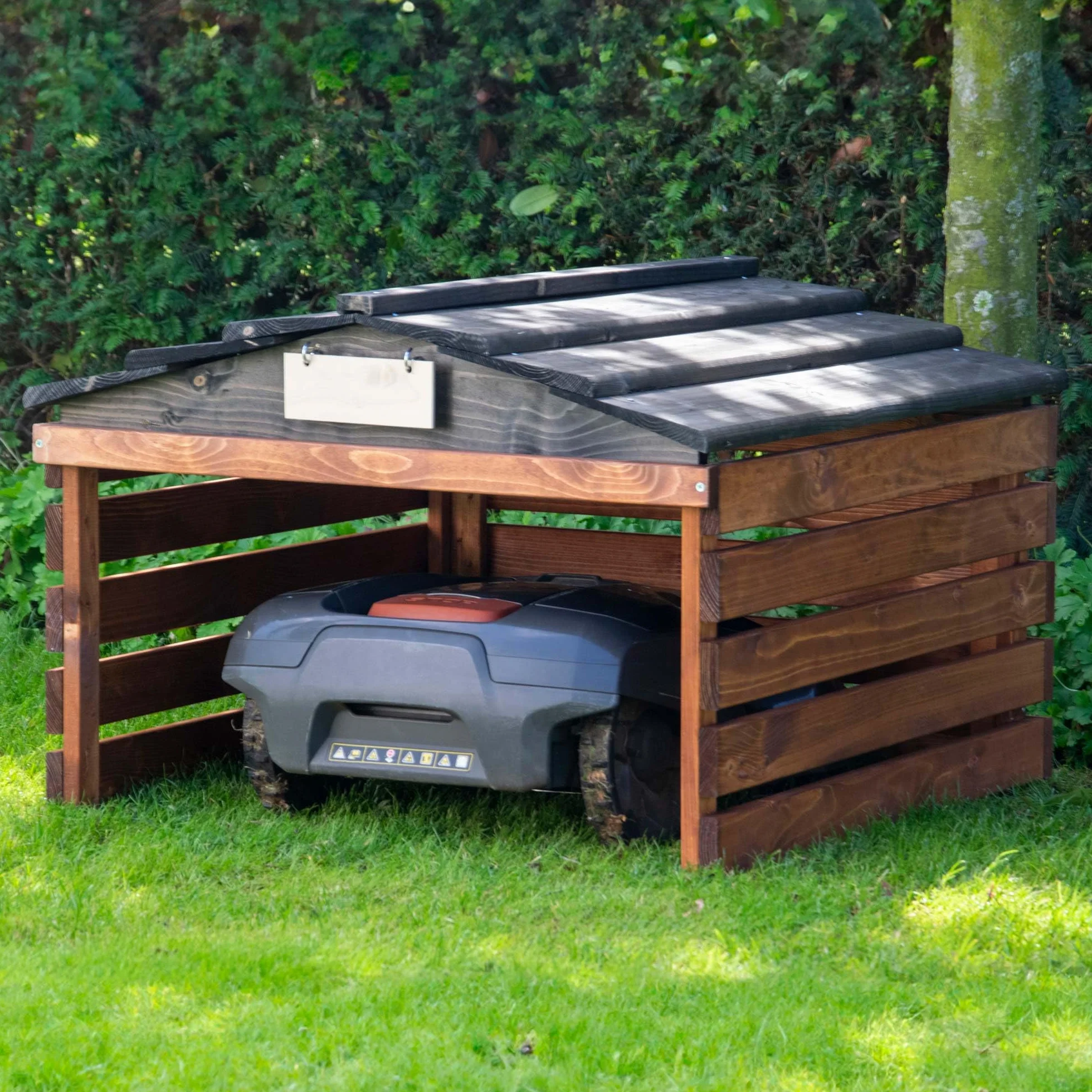 dobar® Garage pour Robot Tondeuse en Bois avec Toit Amovible, abri pour Robot à Gazon, avec Panneau Personnalisable, 78,5 x 74 x 52,5 cm, Marron/Noir