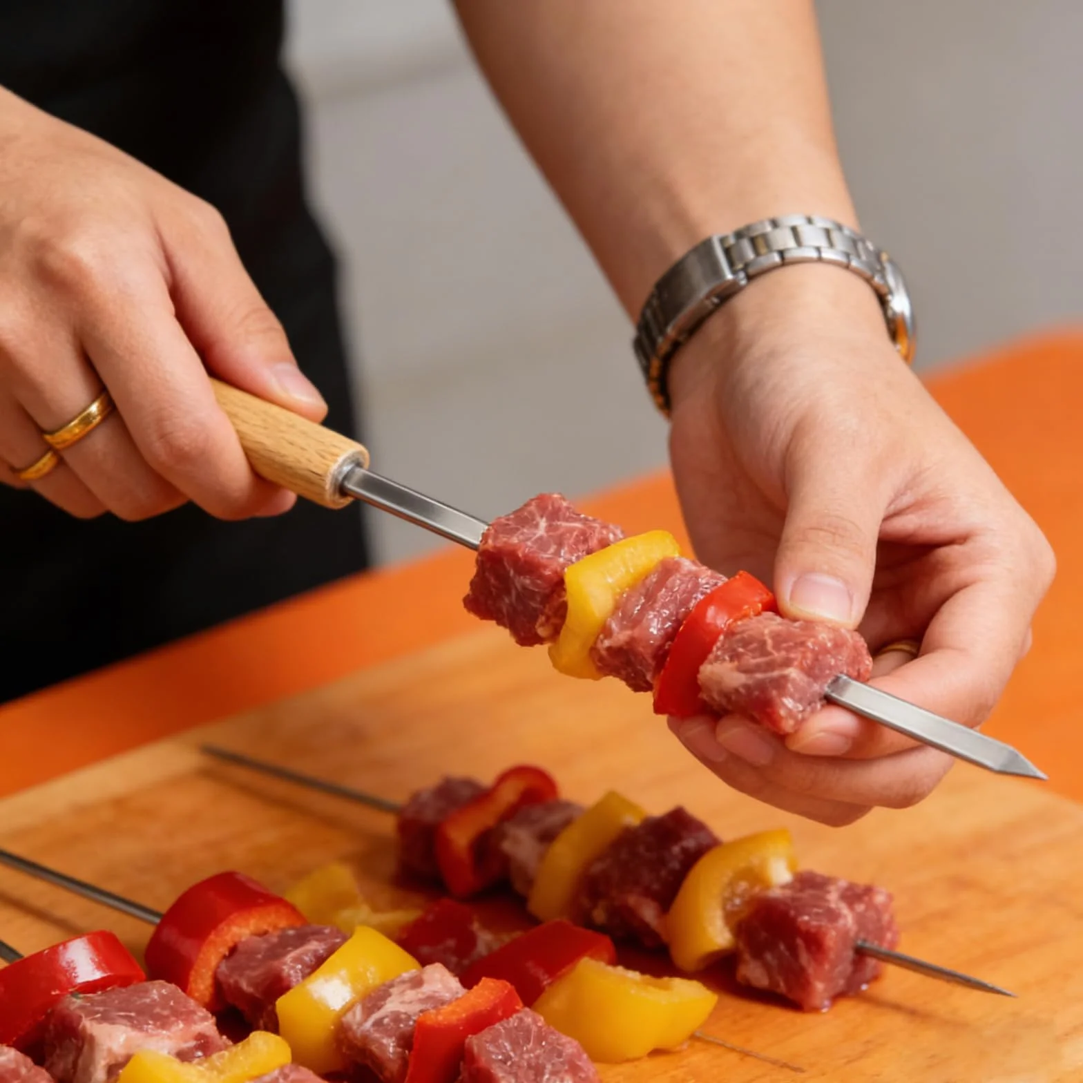 Brochettes barbecue acier inoxydable 410 44cm réutilisables manche chêne 8 pièces