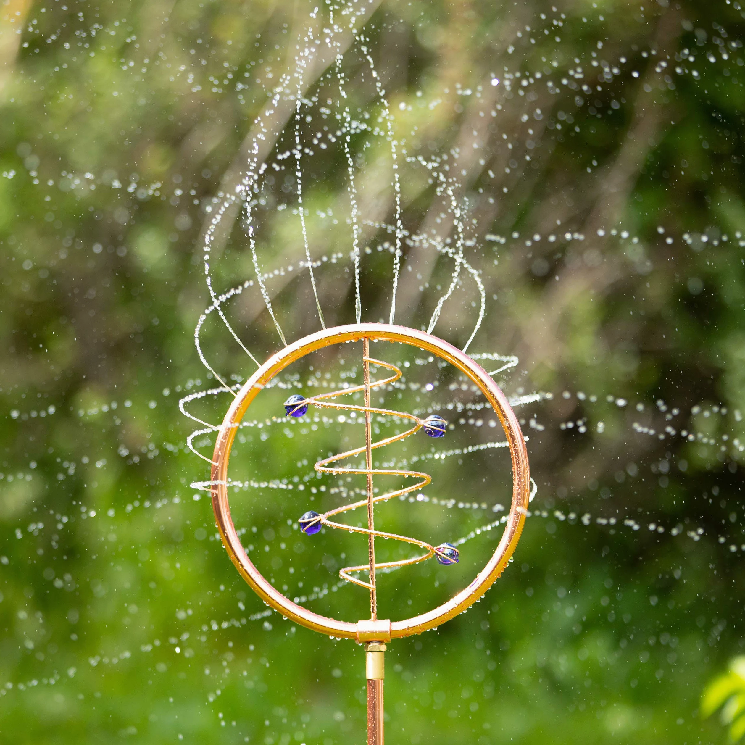 Relaxdays Arroseur de Jardin, Jeu d’Eau de pelouse, Design en Spirale, avec Piquet, 2 en 1, déco, cuivré-Vert