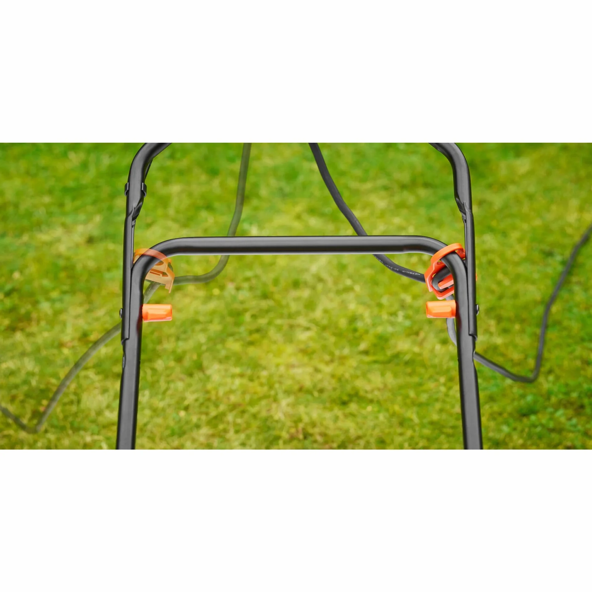 BLACK+DECKER Tondeuse Filaire 1600W, Tondeuse à Gazon Electrique 38 cm, 6 hauteurs réglables 20, 30, 40, 50, 60 et 70 mm, Tondeuse avec Poignée EASYSTEER 3 Positions, BEMW471ES-QS Orange