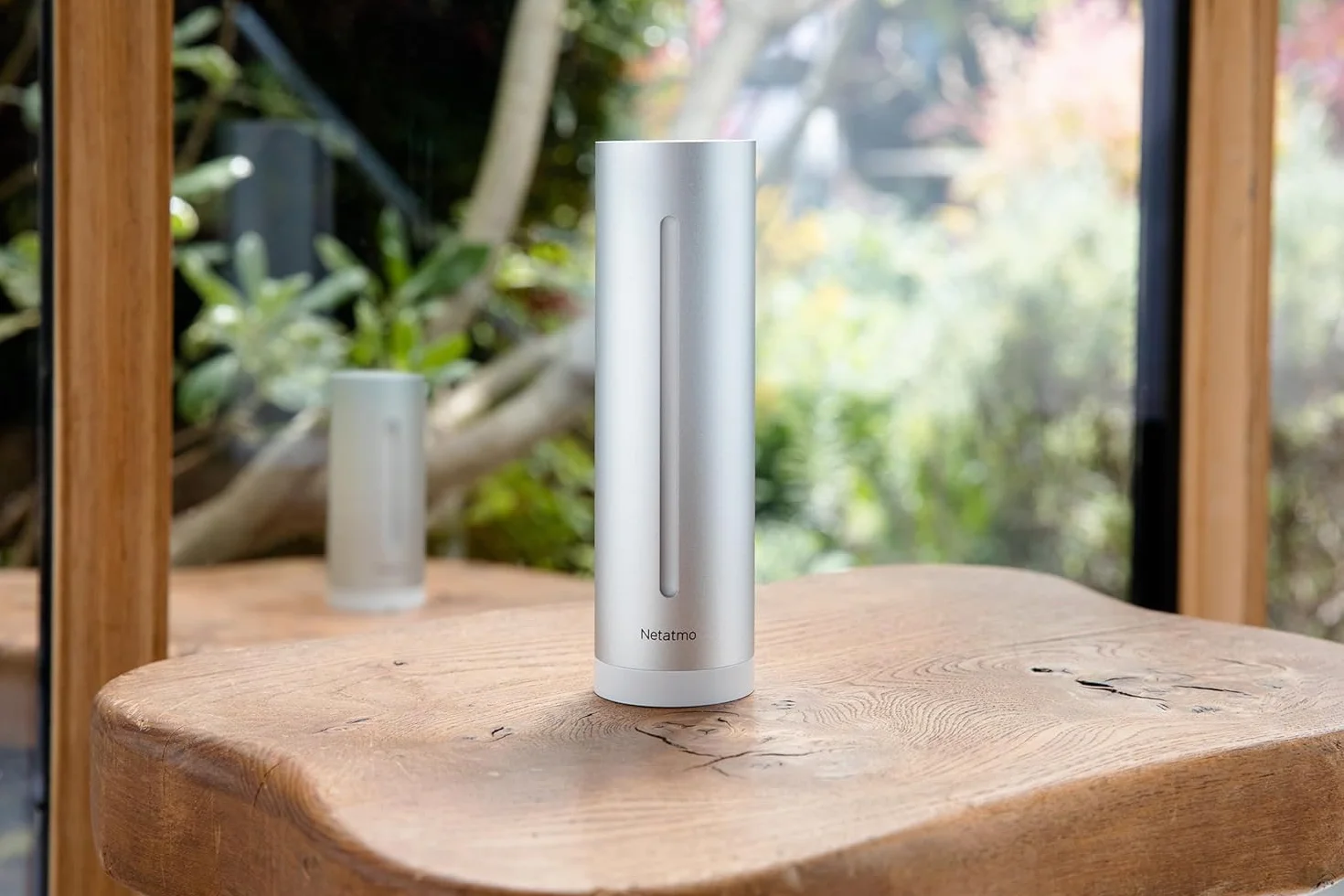 Netatmo Station Météo Intérieur Extérieur Connectée sans Fil avec Support Mural, Thermomètre & Pluviomètre connecté sans-fil pour la Station Météo Netatmo, NRG01-WW, Noir