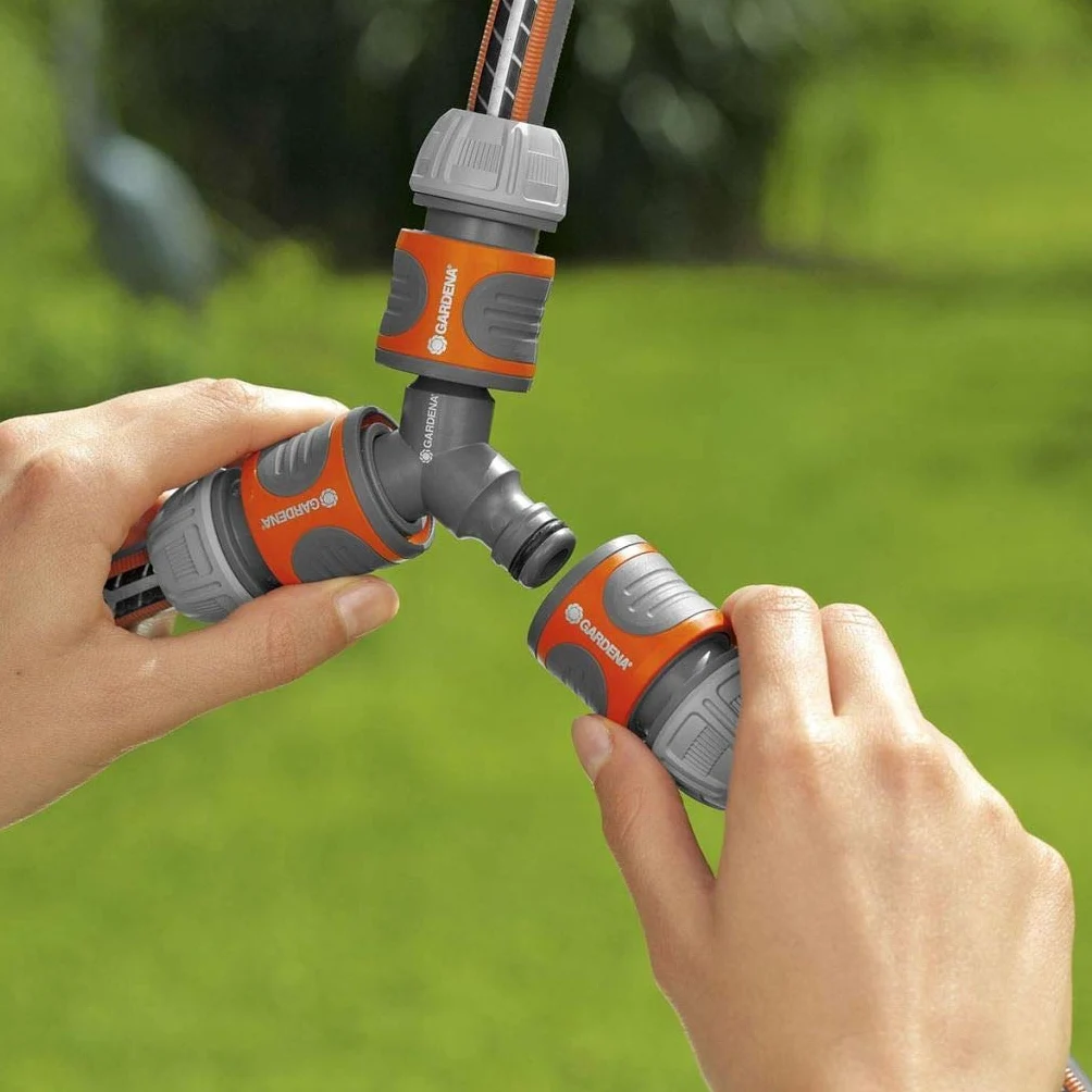 Tuyau d'Arrosage Micro-Poreux de Gardena, 15 M & Nécessaire de Dérivation en Y pour Arrosage 13 mm (1/2")/15 mm (5/8") de Gardena : Raccord de Dérivation pour une Distribution Simple
