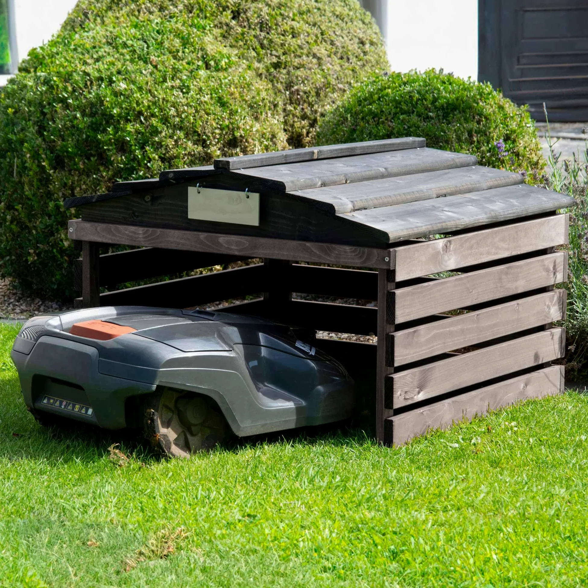 dobar Garage pour Robot Tondeuse en Bois avec Toit Amovible - Abri pour Robot Tondeuse à Gazon avec Panneau Personnalisable - 78,5 x 74 x 52,5 cm - Gris/Noir