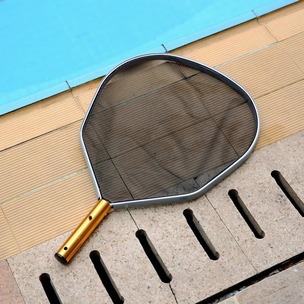 Épuisette de piscine avec installation facile pour un nettoyage efficace des piscines, étangs et espaces aquatiques – Design durable et léger