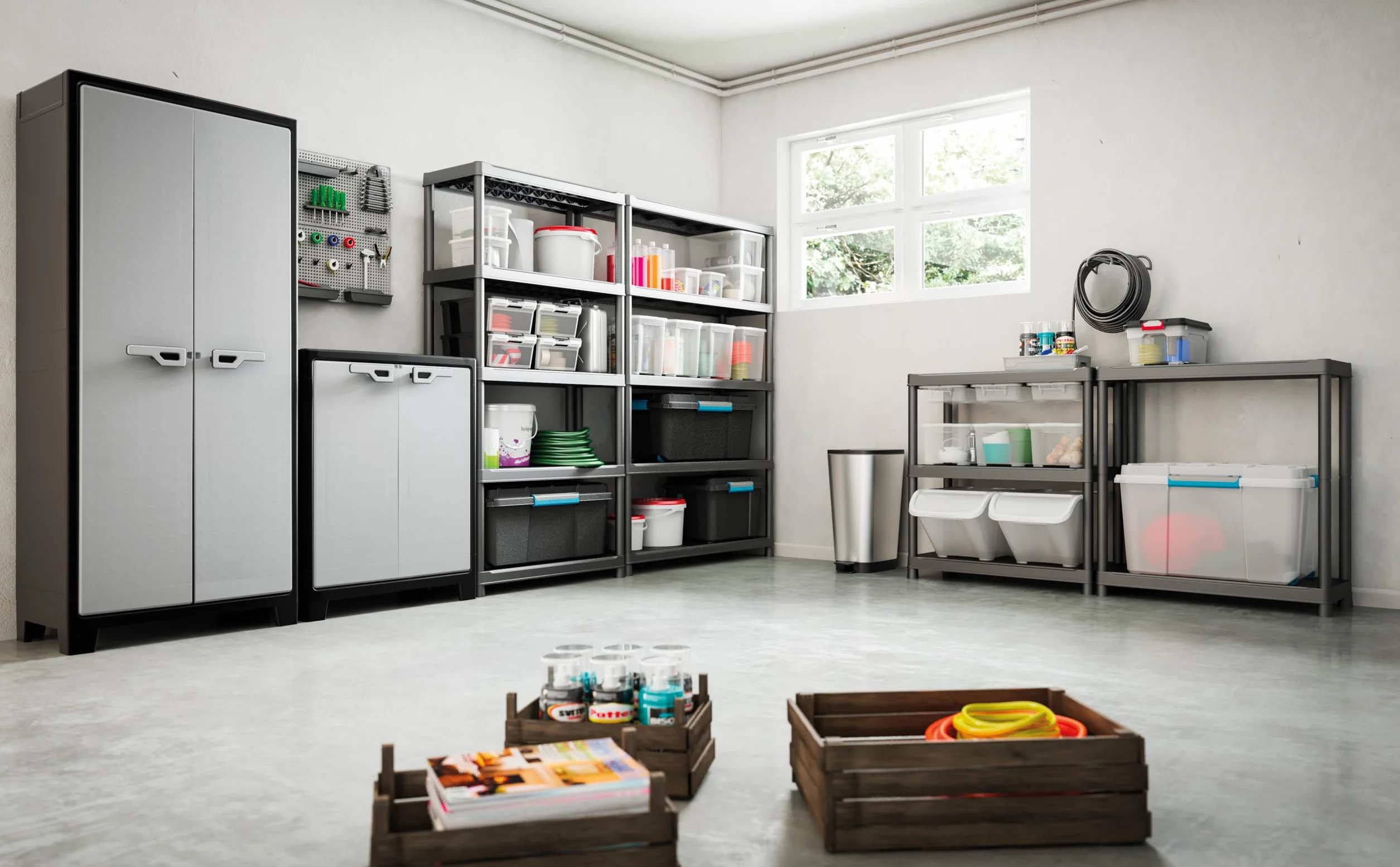 Keter Armoire Haute Titan de Rangement Résine 80x44x182cm Noir Gris Étagères Modulables Pieds Réglables