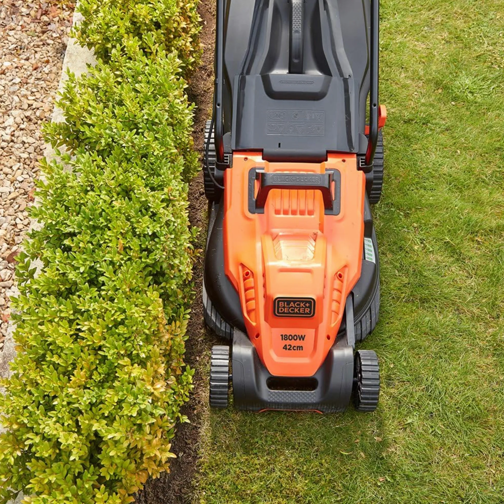 BLACK+DECKER Tondeuse Filaire 1800W, Tondeuse à Gazon Electrique 42 cm, 6 hauteurs réglables 20, 30, 40, 50, 60 et 70 mm, Tondeuse avec Poignée Bike, BEMW481BH-QS