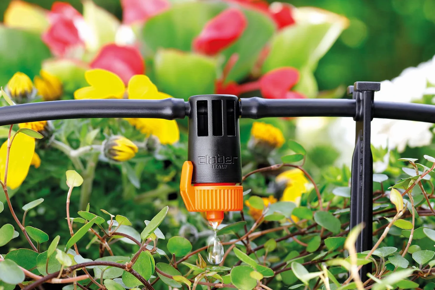 Claber Kit Terrasse pour installation d’irrigation goutte à goutte jusqu’à 50 plantes