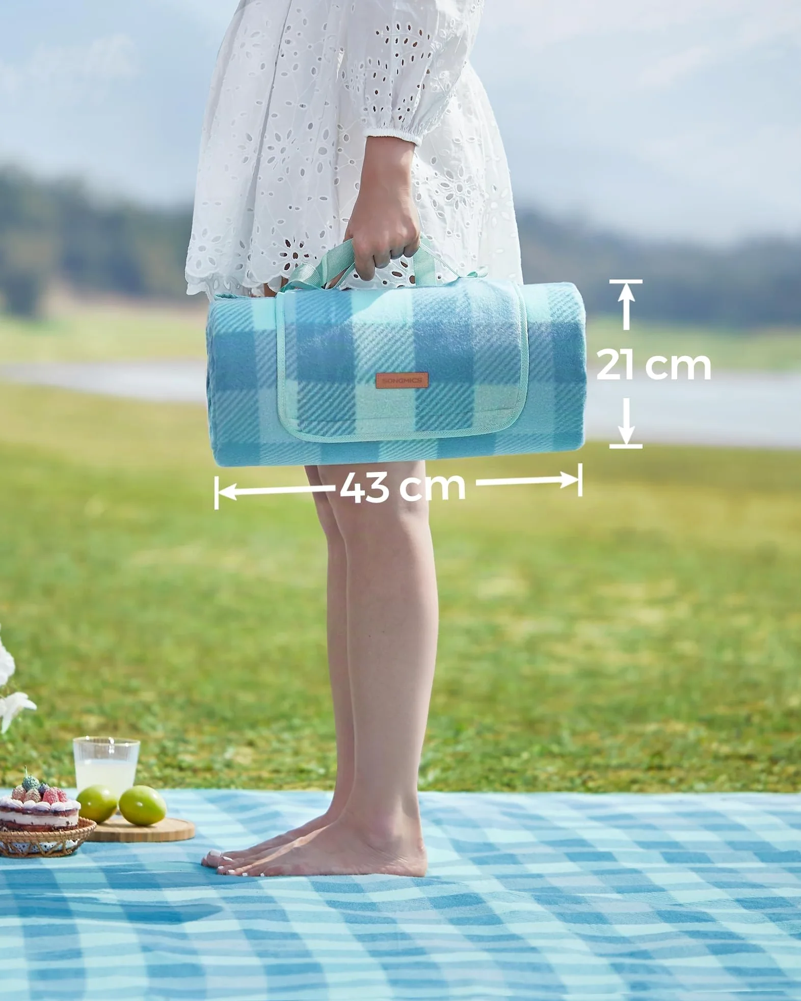 SONGMICS Couverture de Pique-Nique, Hydrofuge, Pliable, 200 x 300 cm | Grand Tapis Portable, 4 Piquets de Sol, pour Camping, Jardin, Plage, Extérieur, Bleu, Collection TOMMI GCM012Q03