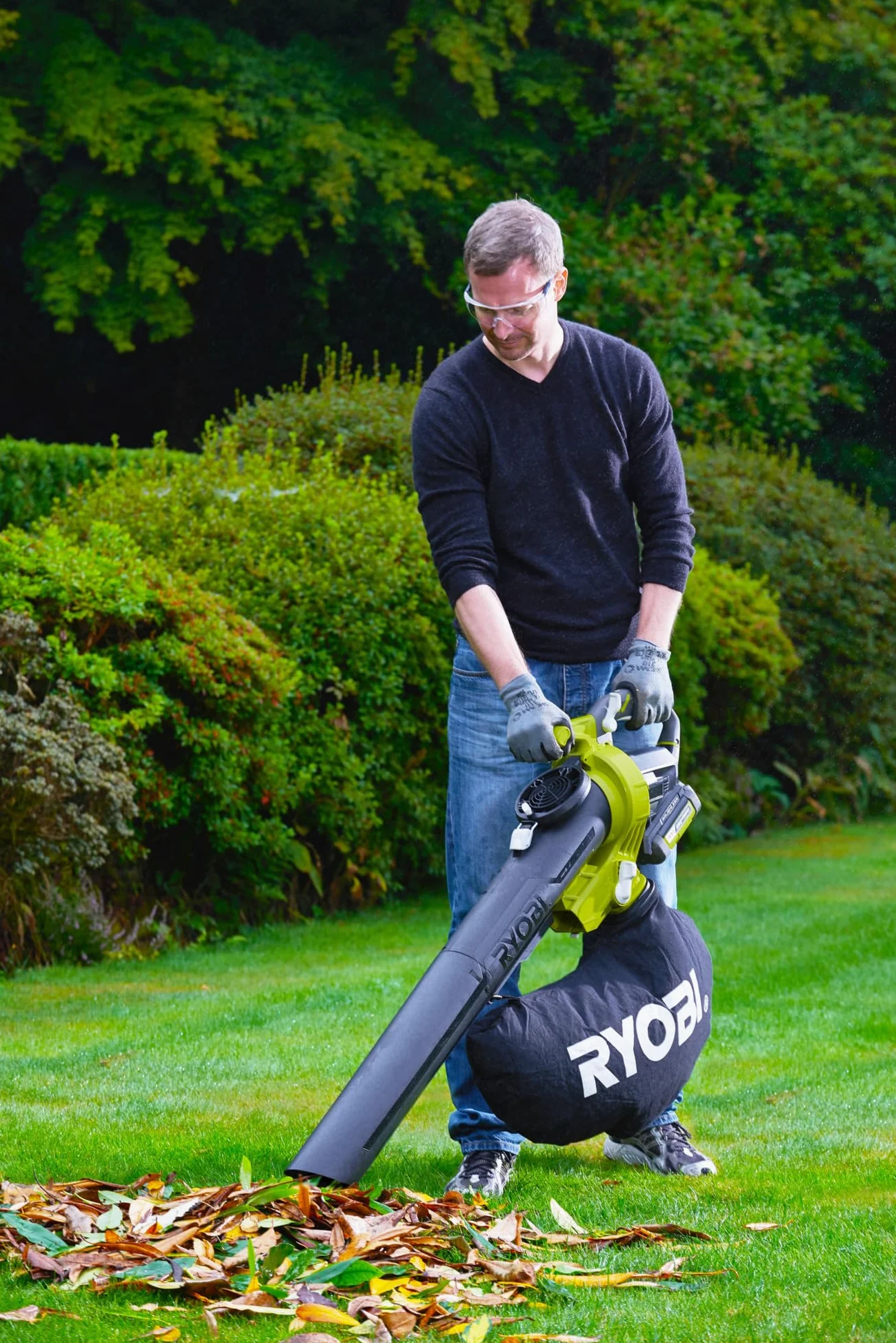 RYOBI Souffleur Aspirateur Broyeur de Feuilles 36V MAX POWER Brushless RBV36B-0 – 3-en-1, 237 km/h, Sac 45L, Broyage 10:1, Nettoyage Terrasse, Pelouse&Ramassage de Feuilles (sans batterie ni chargeur)