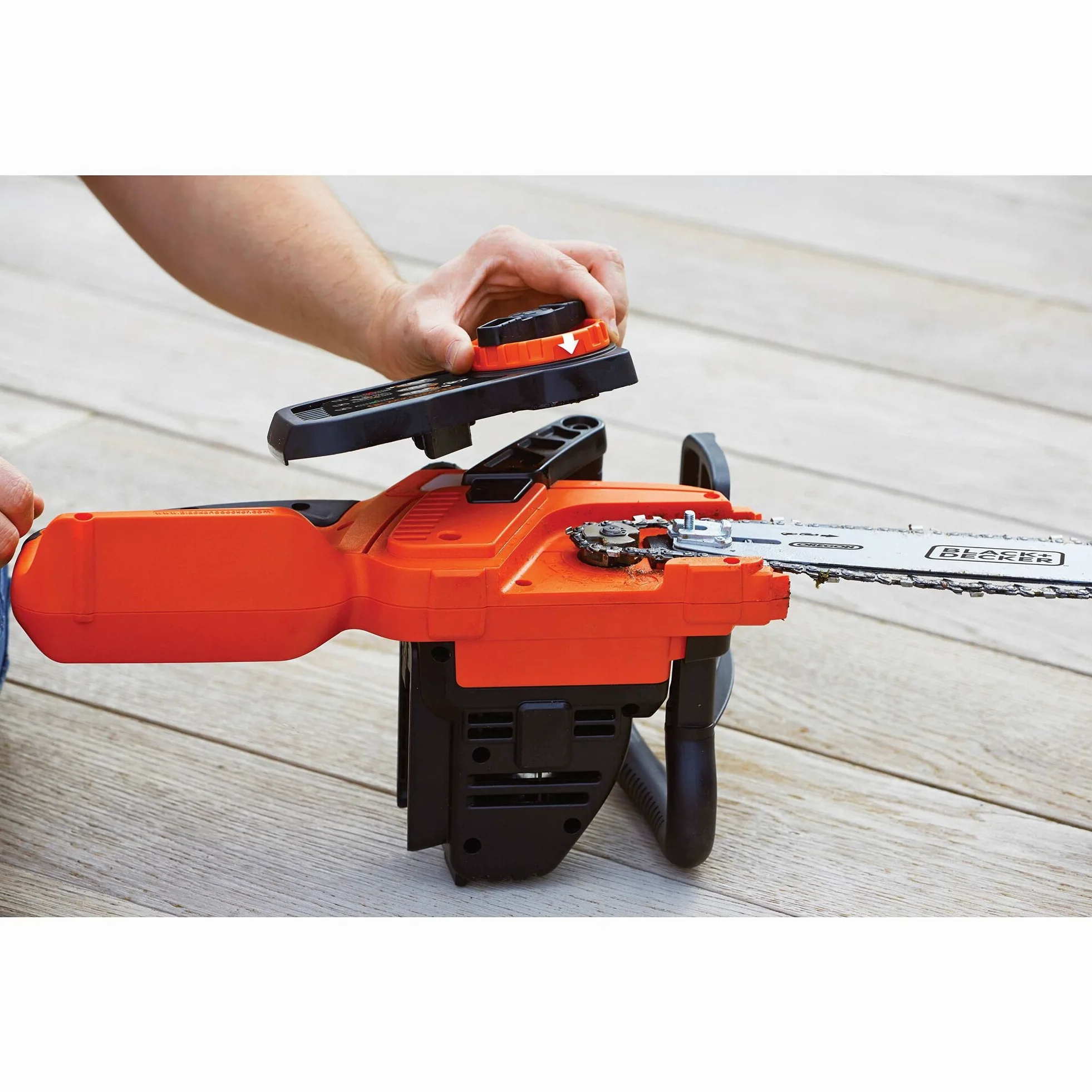 BLACK+DECKER Tronçonneuse Sans Fil 36 V 30 cm avec Batterie Li-Ion 2 Ah et Chargeur - Scie à Chaîne avec Lubrification Automatique - Tendeur de Chaine Sans Outil GKC3630L20-QW
