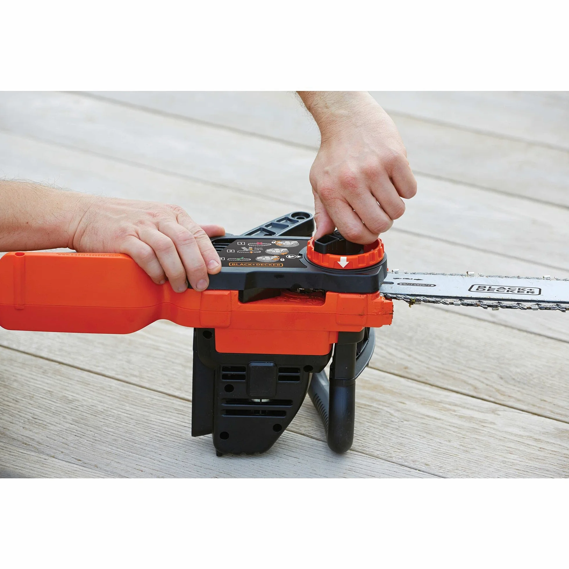 BLACK+DECKER Tronçonneuse Sans Fil 36 V 30 cm avec Batterie Li-Ion 2 Ah et Chargeur - Scie à Chaîne avec Lubrification Automatique - Tendeur de Chaine Sans Outil GKC3630L20-QW