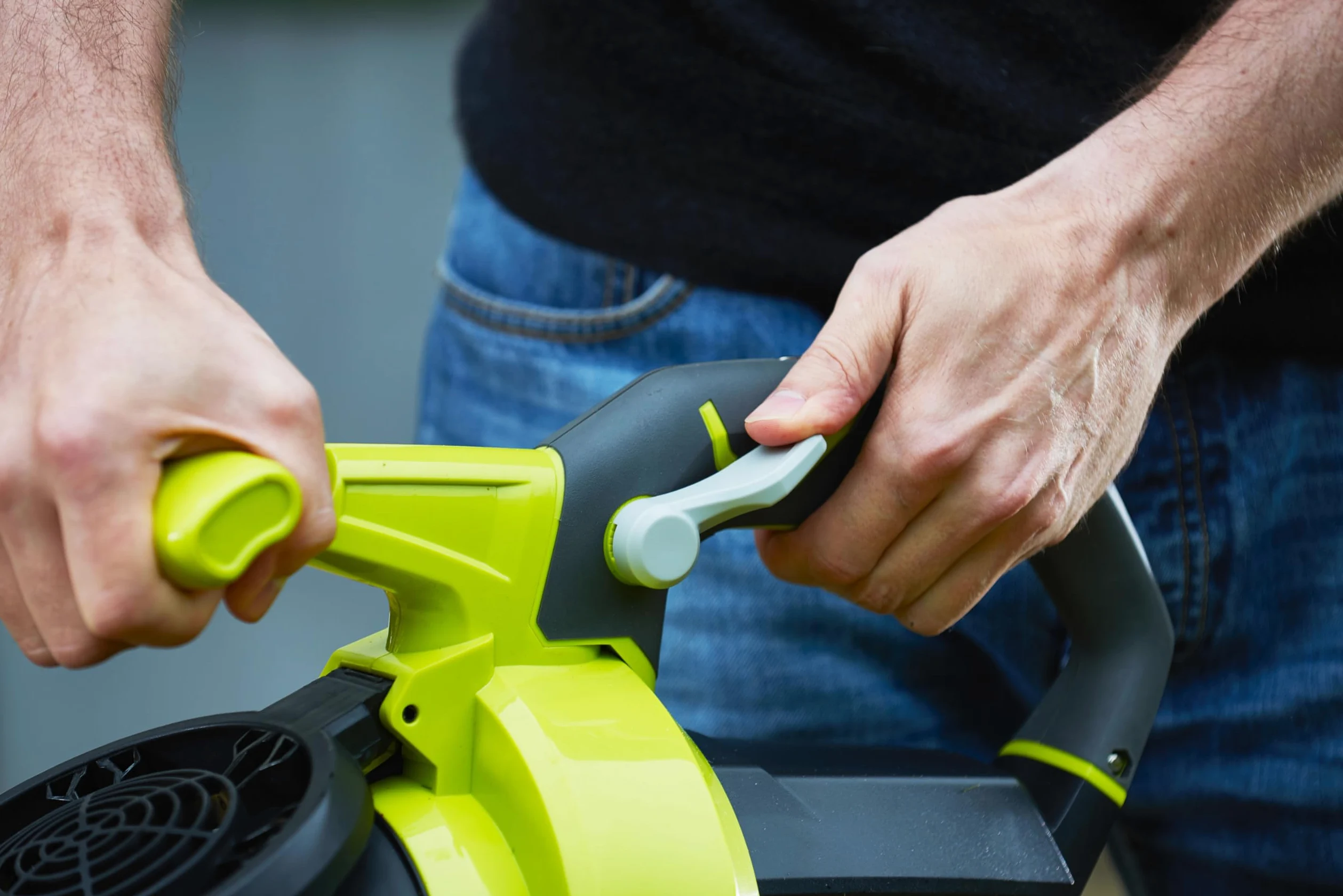 RYOBI Souffleur Aspirateur Broyeur de Feuilles 36V MAX POWER Brushless RBV36B-0 – 3-en-1, 237 km/h, Sac 45L, Broyage 10:1, Nettoyage Terrasse, Pelouse&Ramassage de Feuilles (sans batterie ni chargeur)