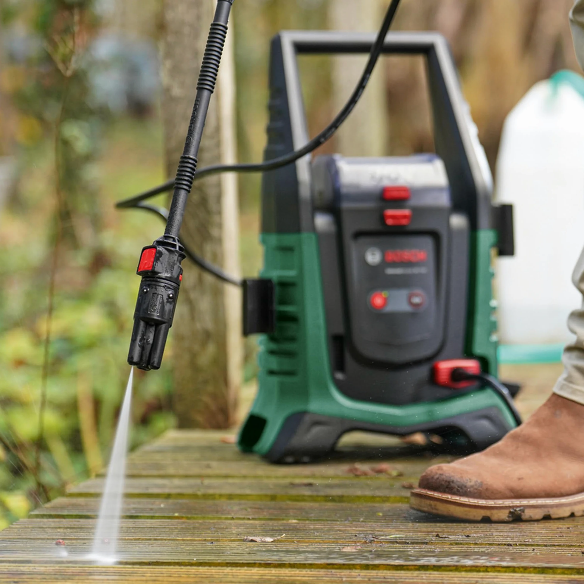 Bosch Set de nettoyage haute-pression sans fil et mobile UniversalAquatak 36V-100 (Pour un nettoyage efficace; système 36 Volt; jusqu'à 45 minutes d'autonomie; kit d'auto-amorçage; sans batterie)