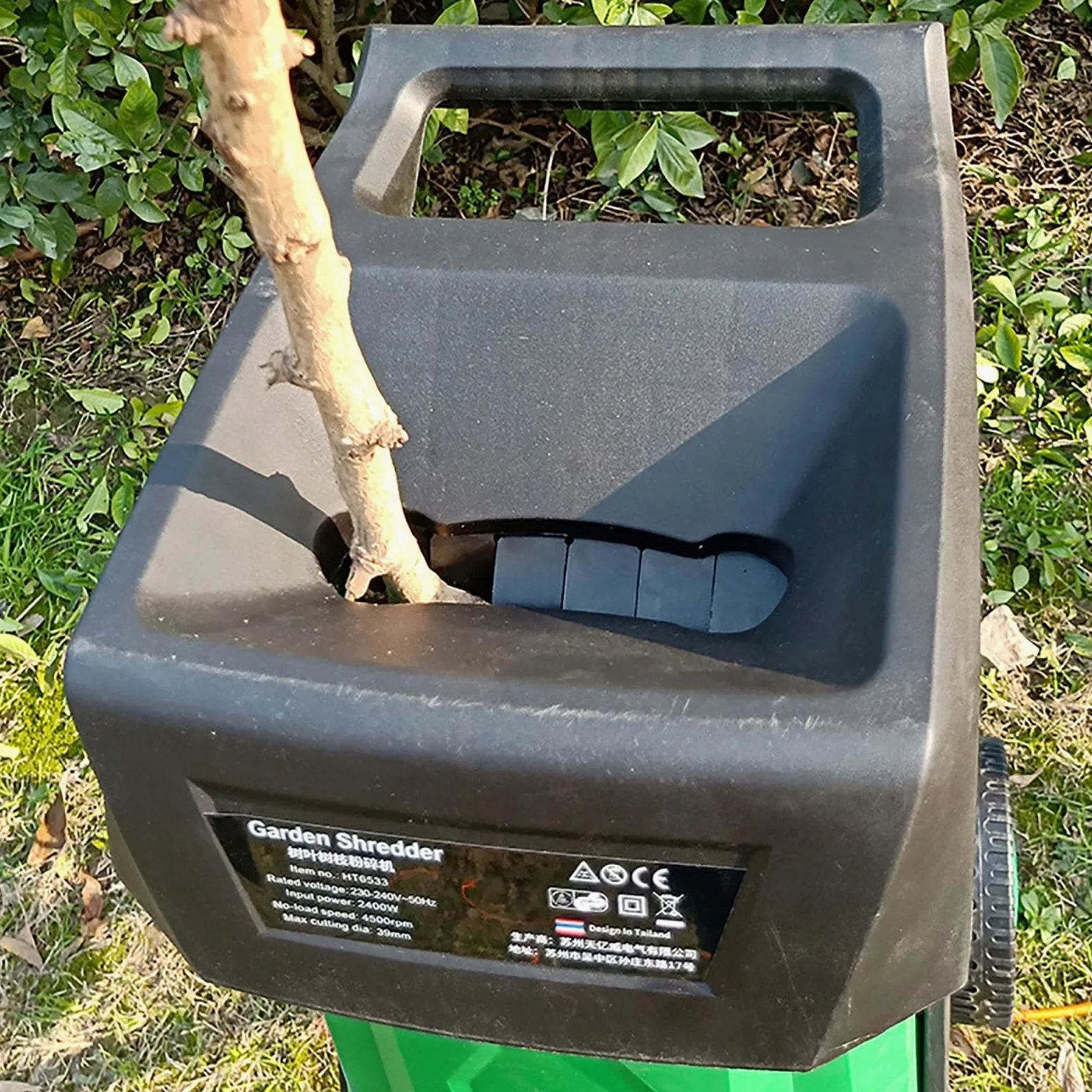 Destructeur de jardin électrique portable avec sac de débris de 50 L, puissance de 2400 W, Diamètre De Coupe Max. 40 Mm Et Vitesse À Vide De 4500 TR/Min, pour Pelouse Et Jardin