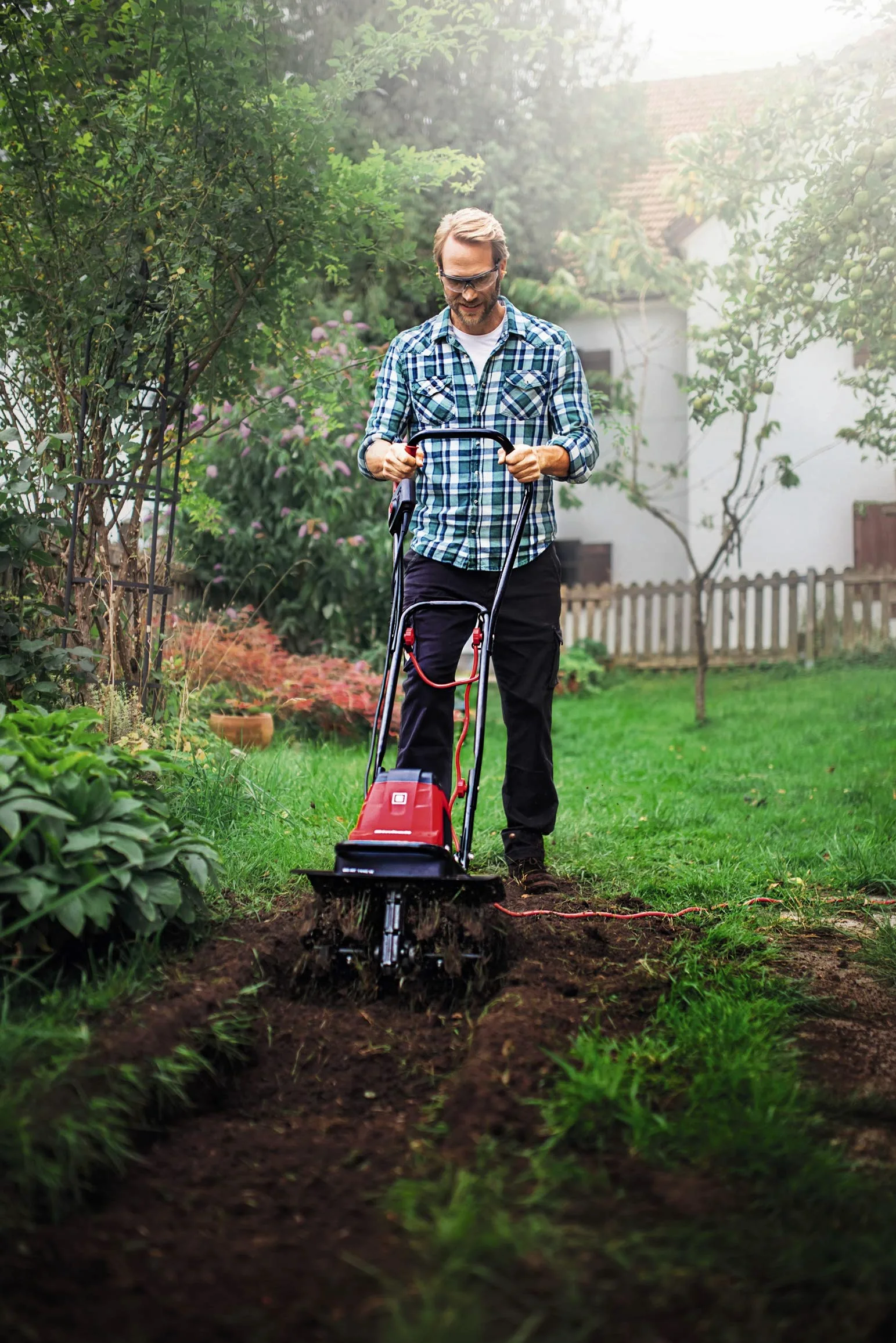 Einhell Motobineuse électrique GC-RT 1440 M (1400 W, Largeur de travail 40 cm, 20 cm) & Rouleau à gazon GC-GR 57 (Epaisseur du métal 1,5 mm, Largeur rouleau 57 cm, Diamètre du rouleau 32 cm)