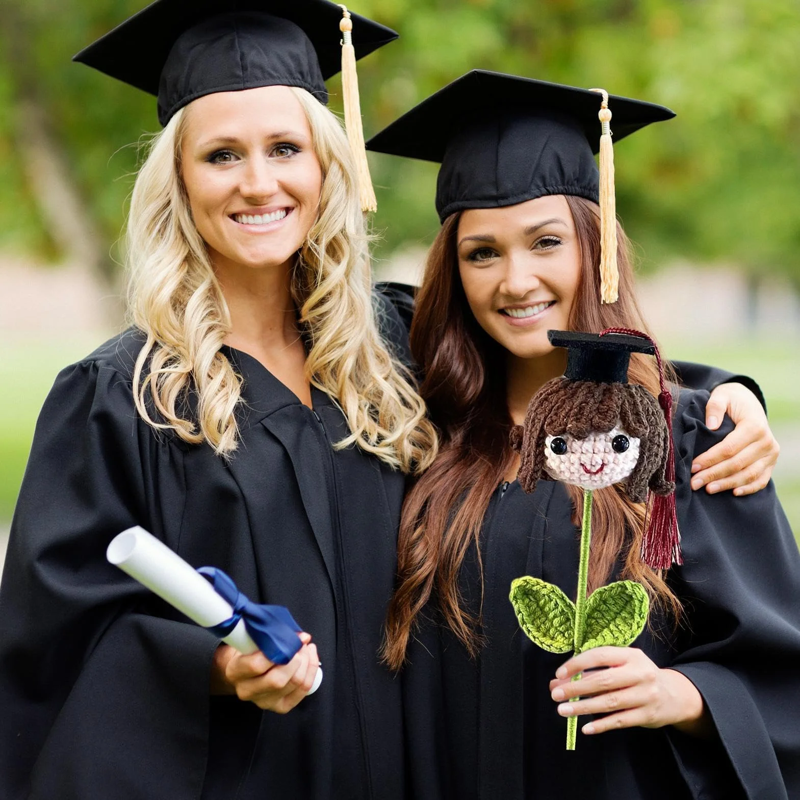 Bouquet de Fleurs au Point de Graduation - Chapeau de Remise de Diplôme au Crochet avec Fleurs en Laine