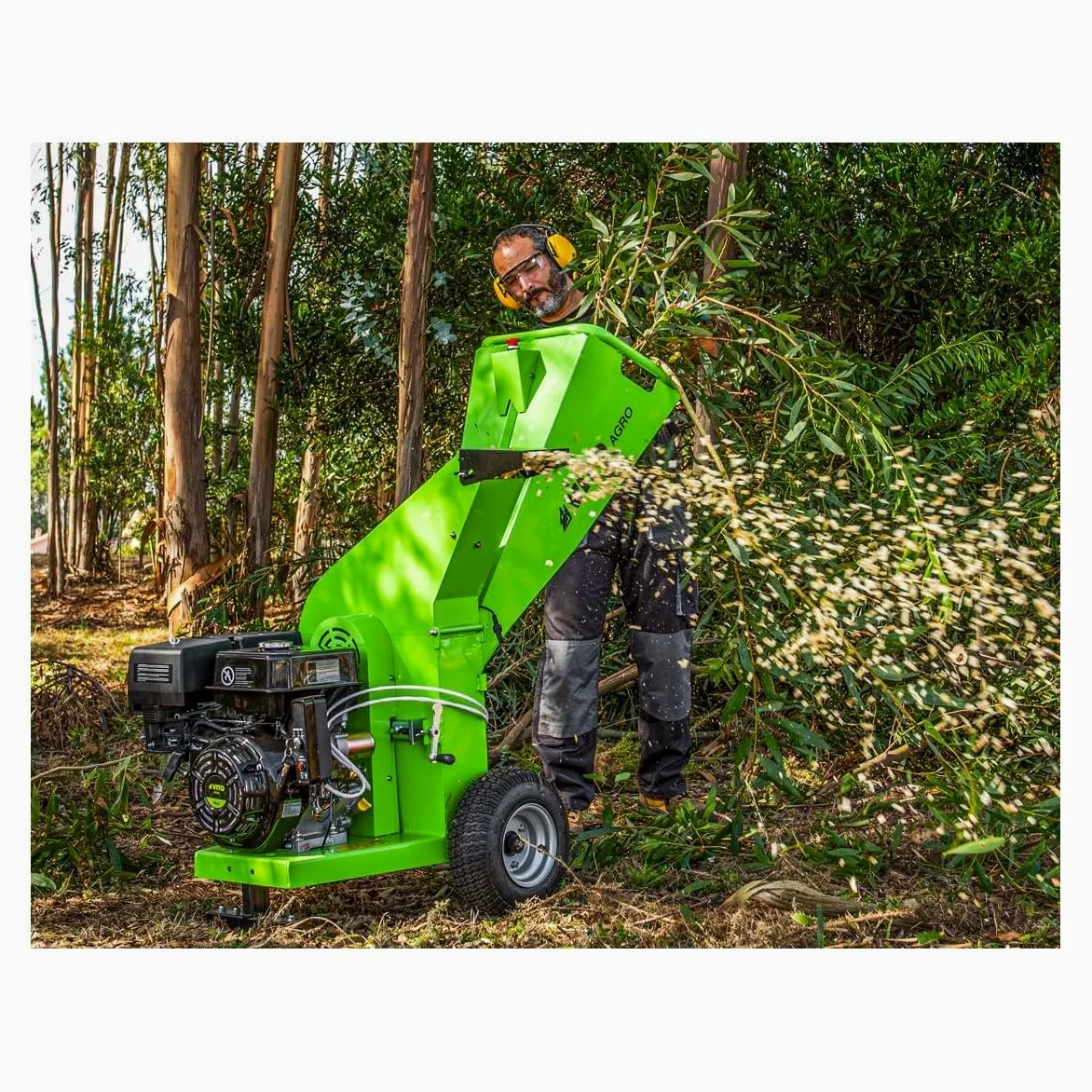 VITO - Broyeur de végétaux Thermique 7CV Coupe Branches Ø 70mm 2 Lames Moteur 4T 208Cm3 Roues gonflées Déplacement avec Poignées de déplacement