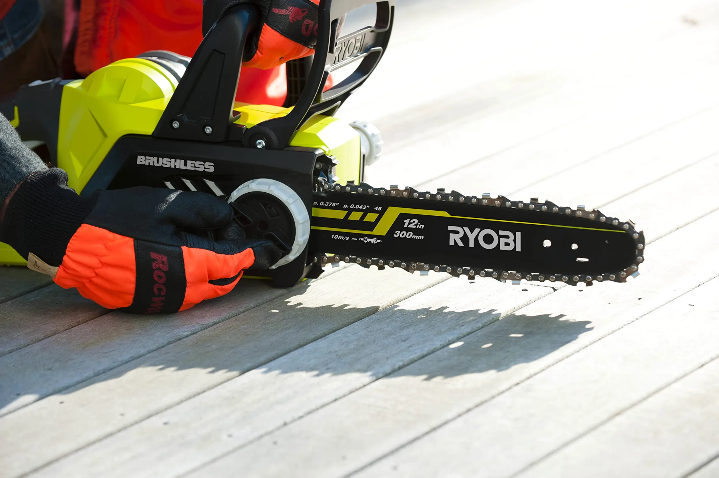 RYOBI - Tronçonneuse Électrique Sans Fil à Batterie 18V ONE+ Moteur Brushless - Guide 30cm - OCS1830 & Coupe-Bordure/Dresse-Bordure Électrique Sans Fil à Batterie 18V ONE+ Ø 25-30cm
