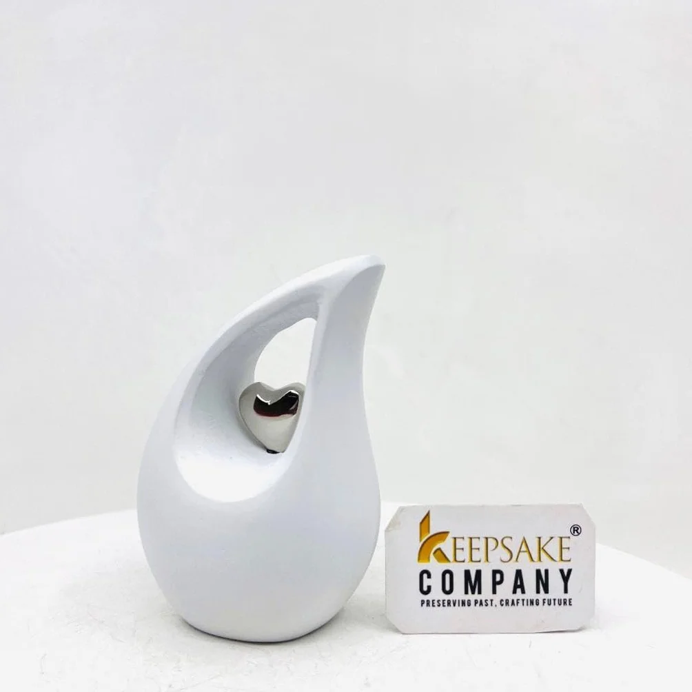Urne funéraire en forme de larme blanche mate pour cendres humaines avec cœur argenté 3 pouces