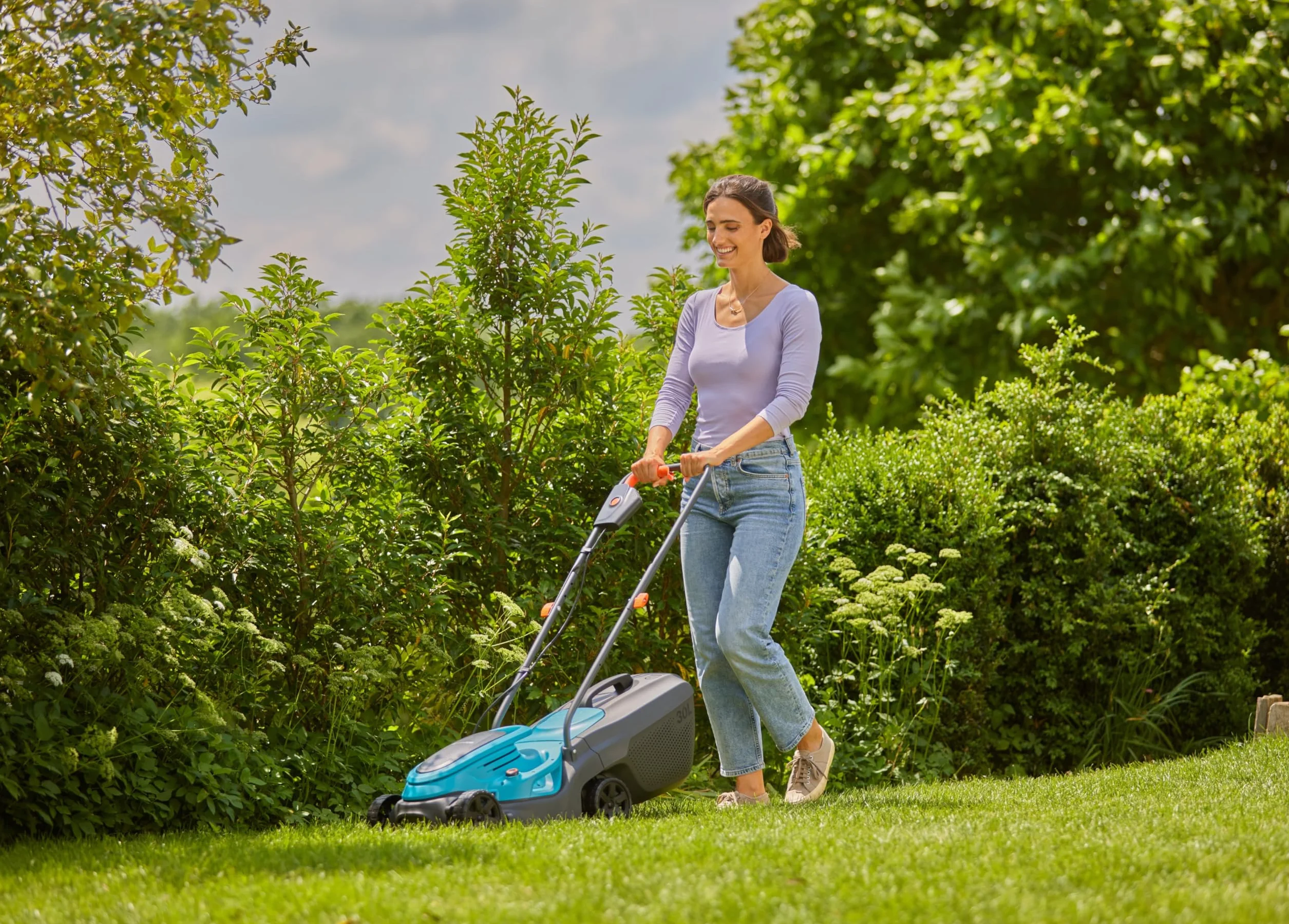 Gardena Tondeuse à Gazon sans Fil EasyMax+ 32/18V Ready-to-Use Set: Largeur de Coupe 32 cm, avec Batterie Power for All, légère et maniable, idéale pour Les pelouses jusqu'à 200 m² (14634-20)