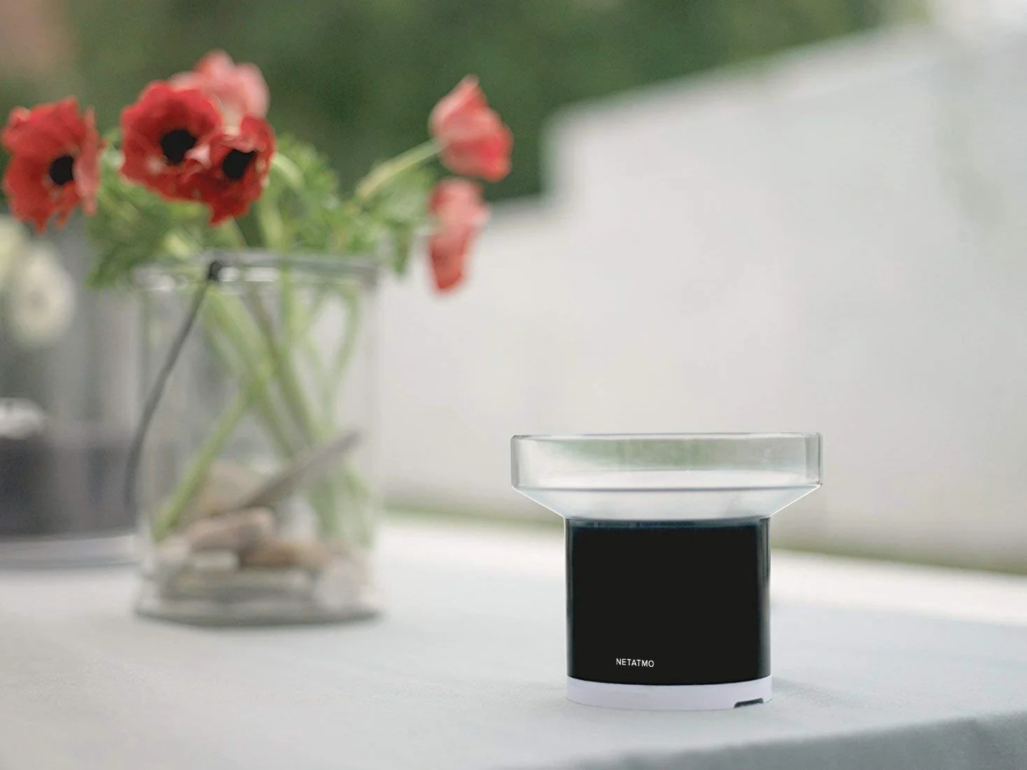 Netatmo Station Météo Intérieur Extérieur Connectée sans Fil avec Support Mural, Thermomètre & Pluviomètre connecté sans-fil pour la Station Météo Netatmo, NRG01-WW, Noir