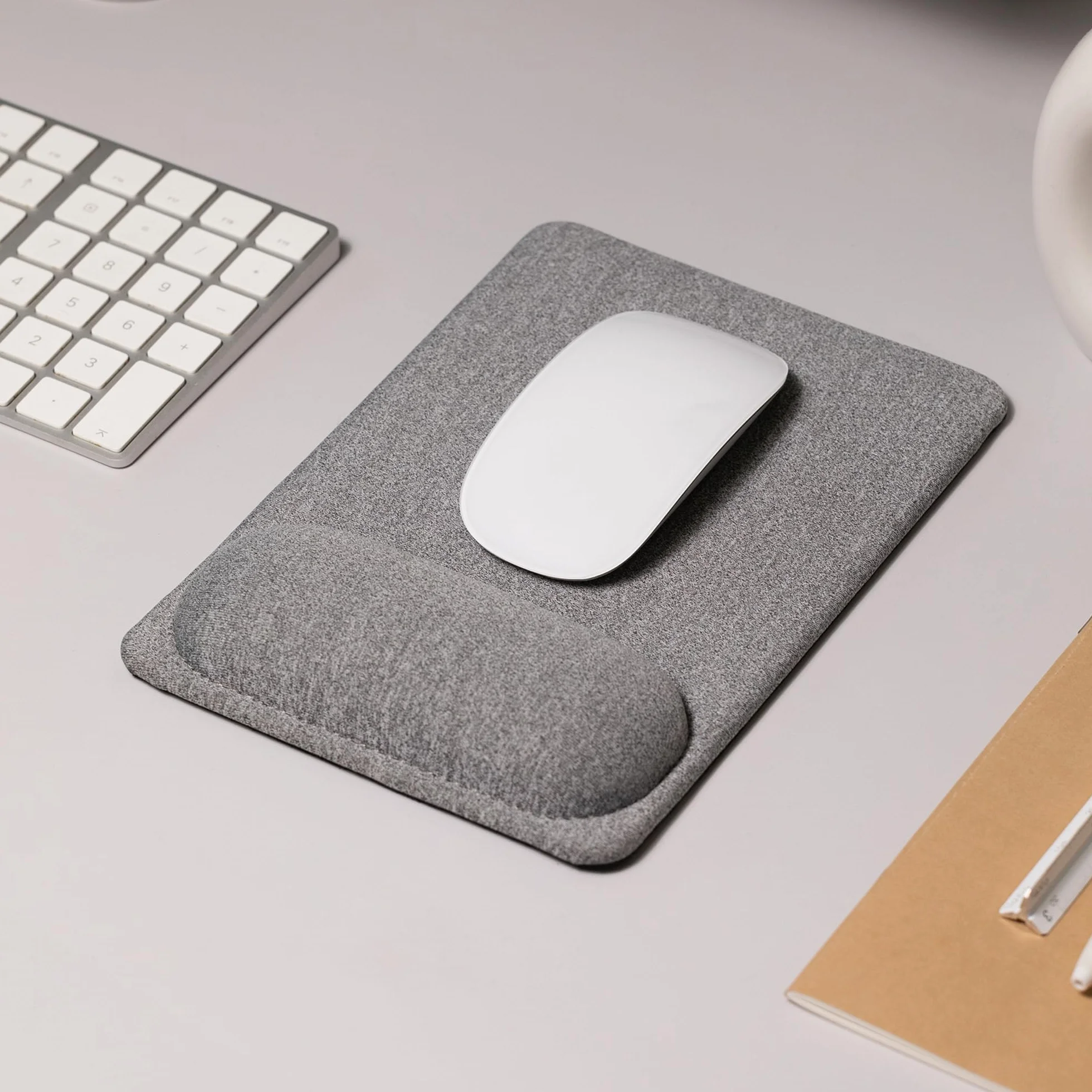 SenseAGE Tapis de Souris Ergonomique avec Repose Poignet, Base Antidérapante 22,5 x 15,5 cm Gris