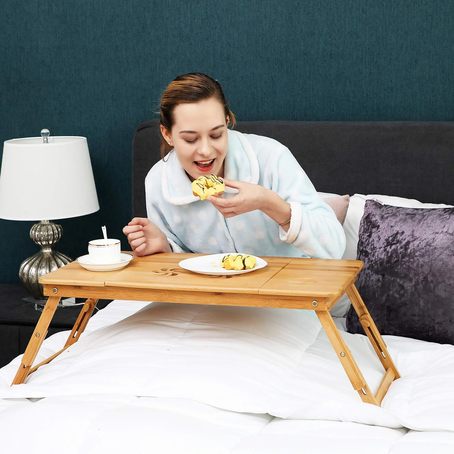 SONGMICS Table de lit pliable en bambou pour ordinateur portable, Plateau ajustable 5 positions, 72 x 21-29 x 35 cm, Tiroir LLD004