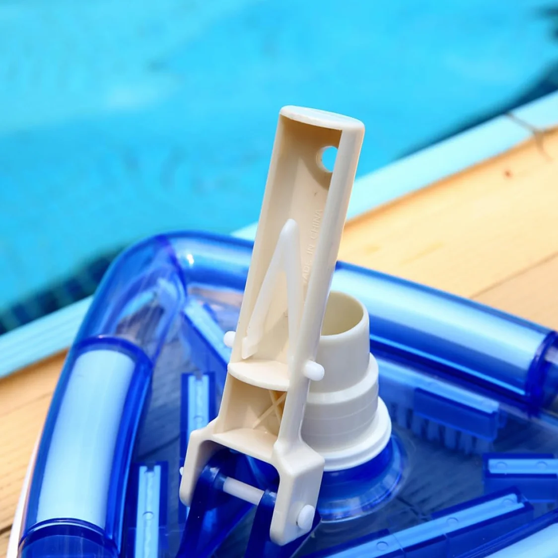 Aspirateur Balai Piscine Brosse Aspirante Triangulaire Transparent avec Interface Rotative